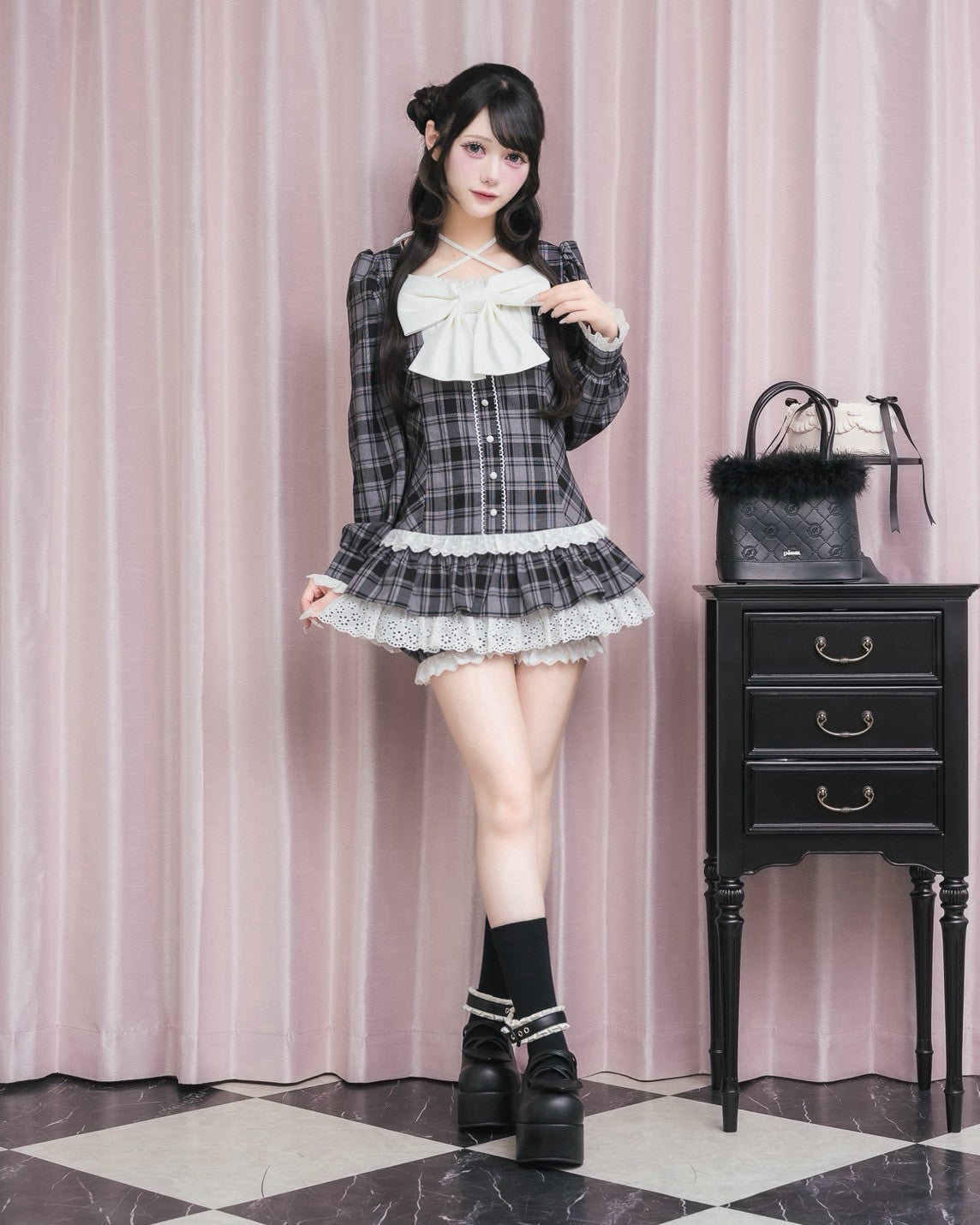 モデル身長:154cm/着用カラー:ブラックチェック