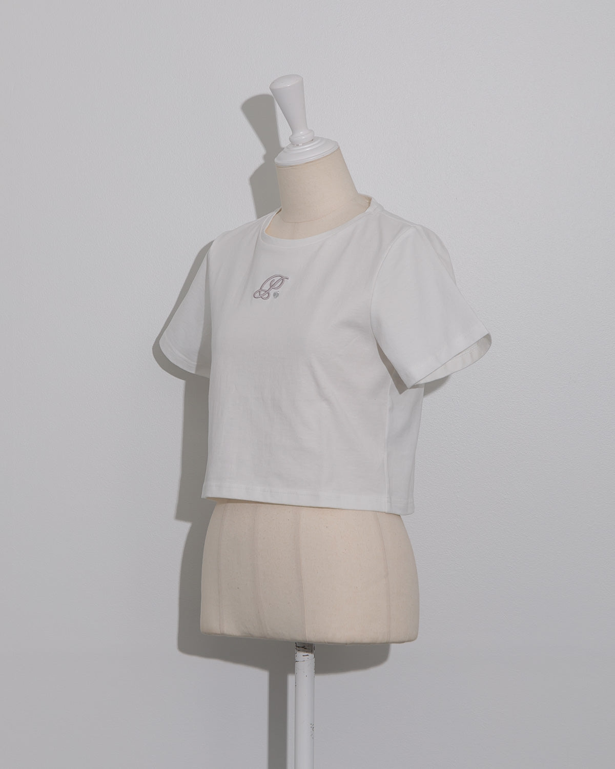 コード刺繍ロゴTシャツ