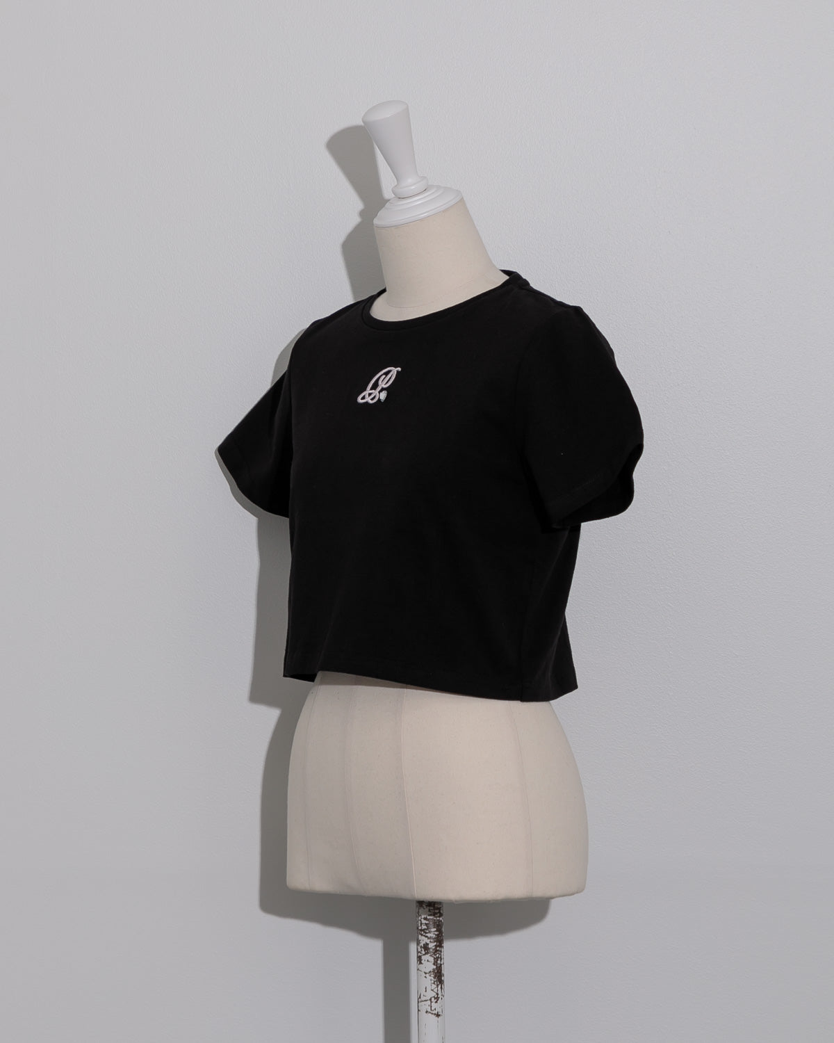 コード刺繍ロゴTシャツ