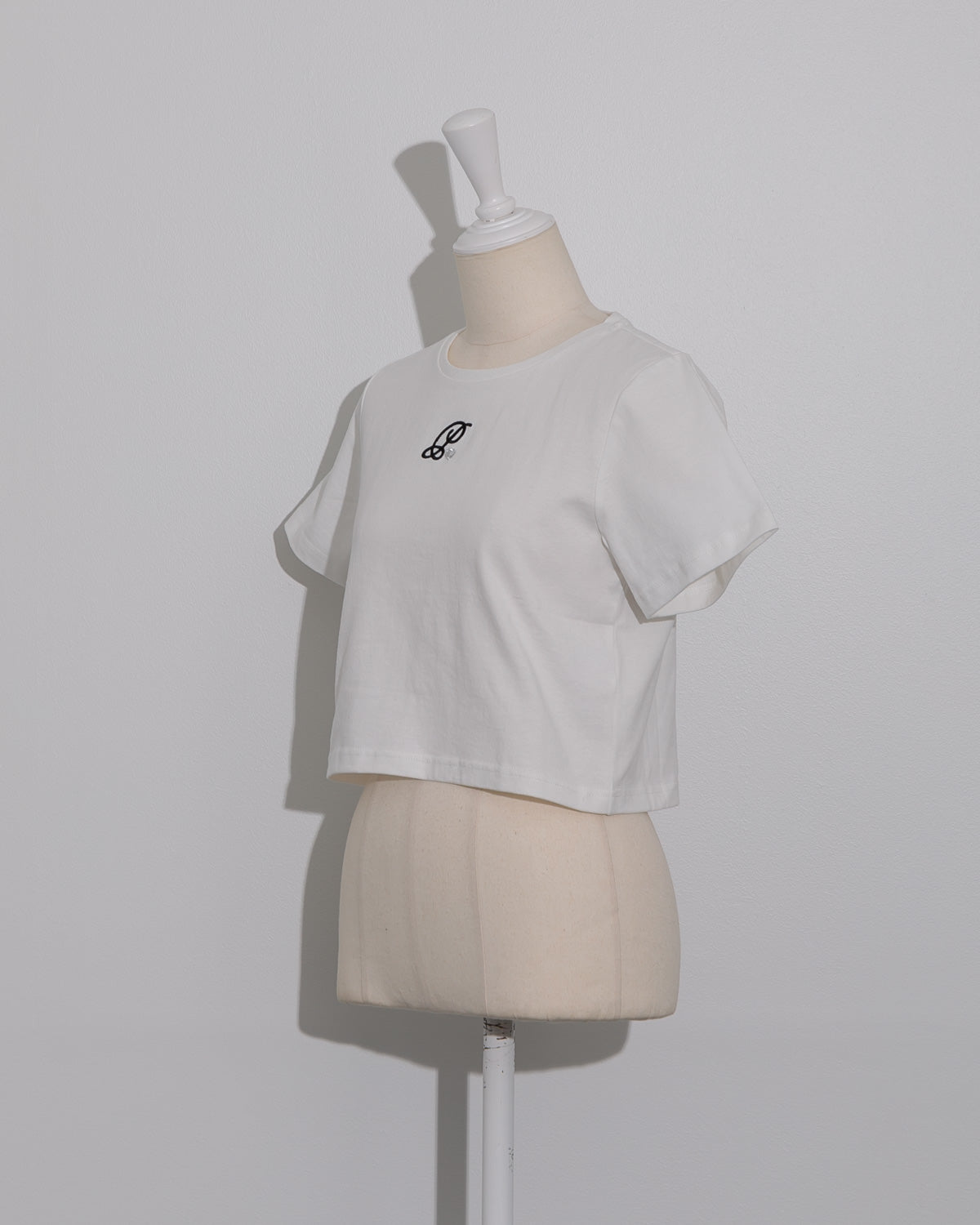 コード刺繍ロゴTシャツ