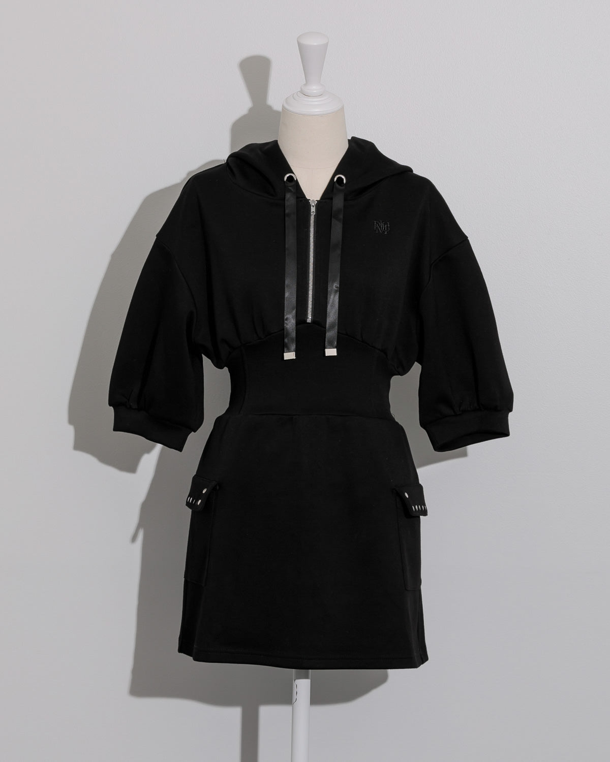 カラー:ブラック