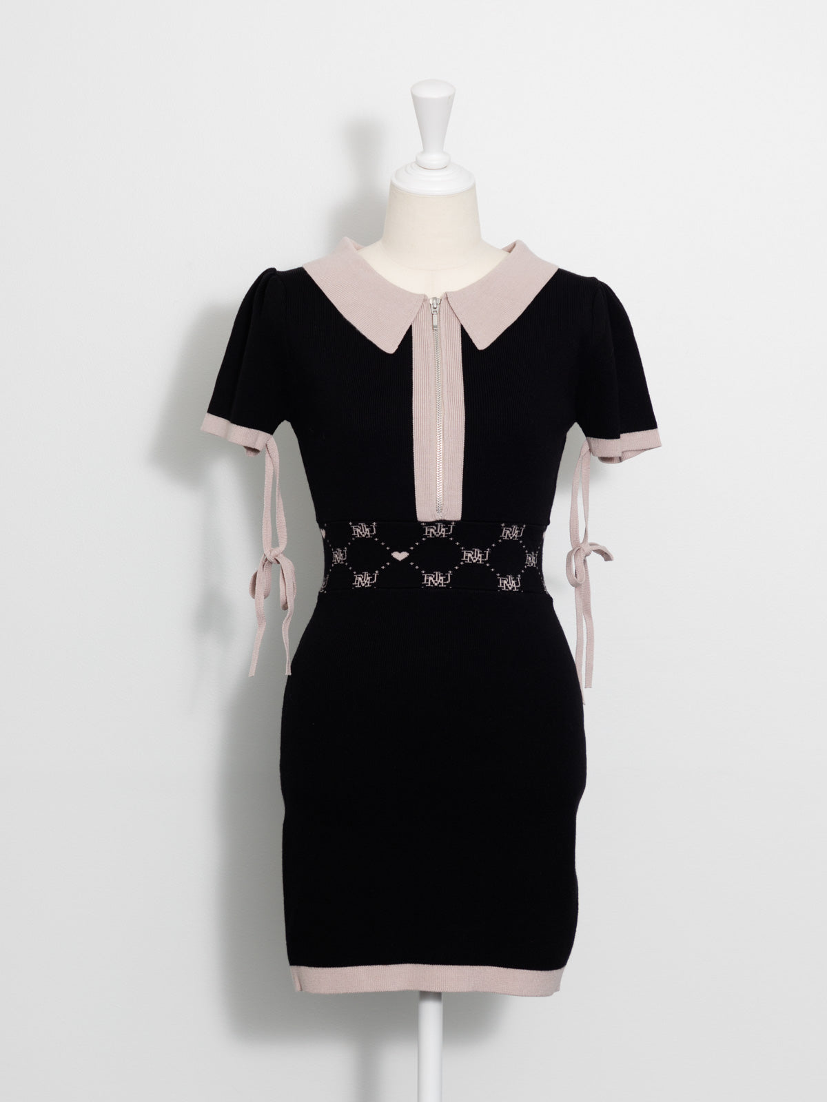 カラー:ブラック