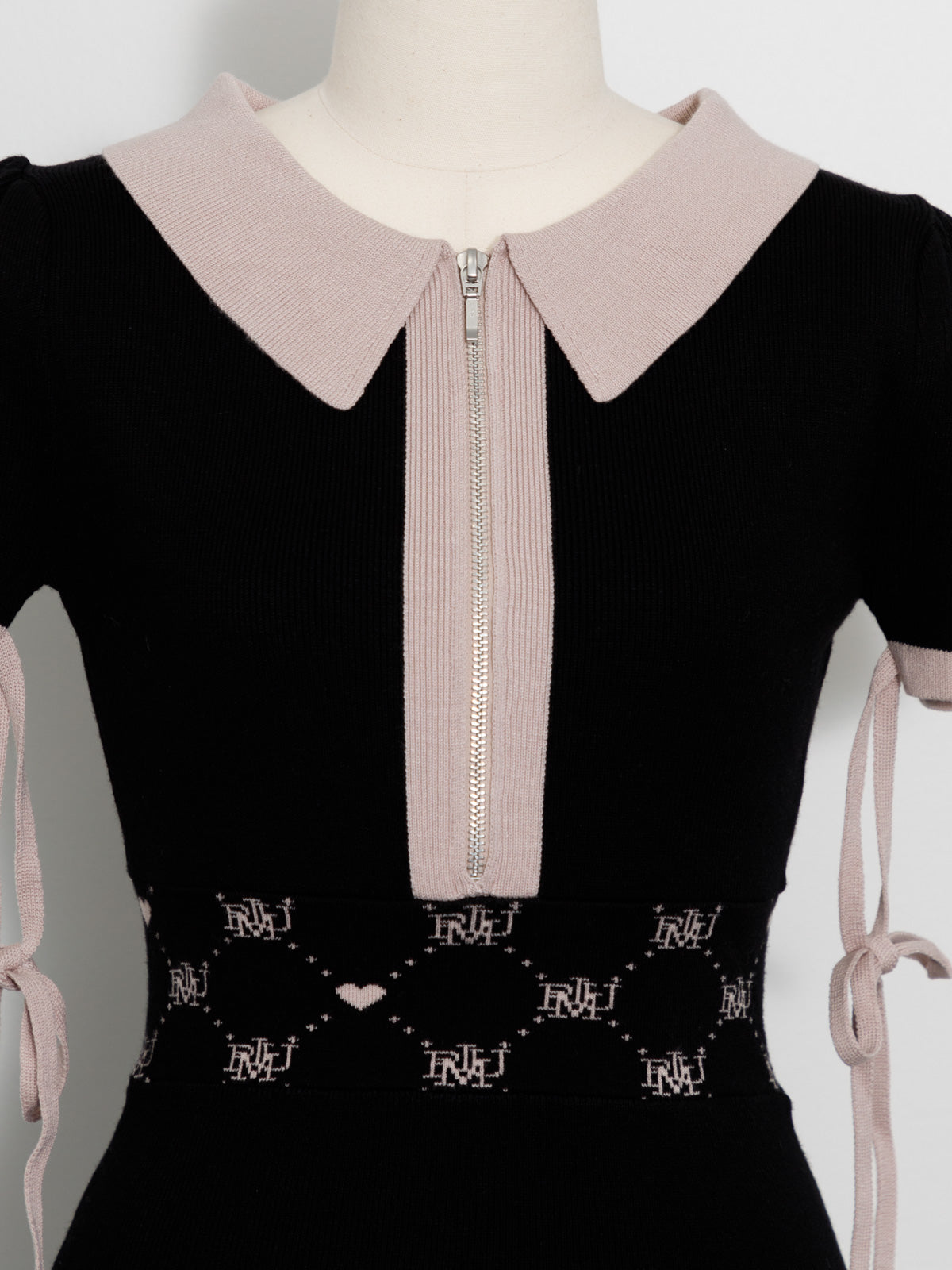 フロントファスナーモノグラムニットワンピ