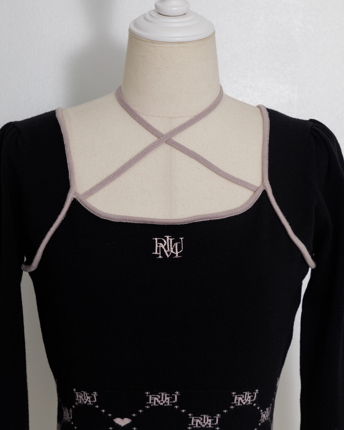 piumモノグラムテープニット