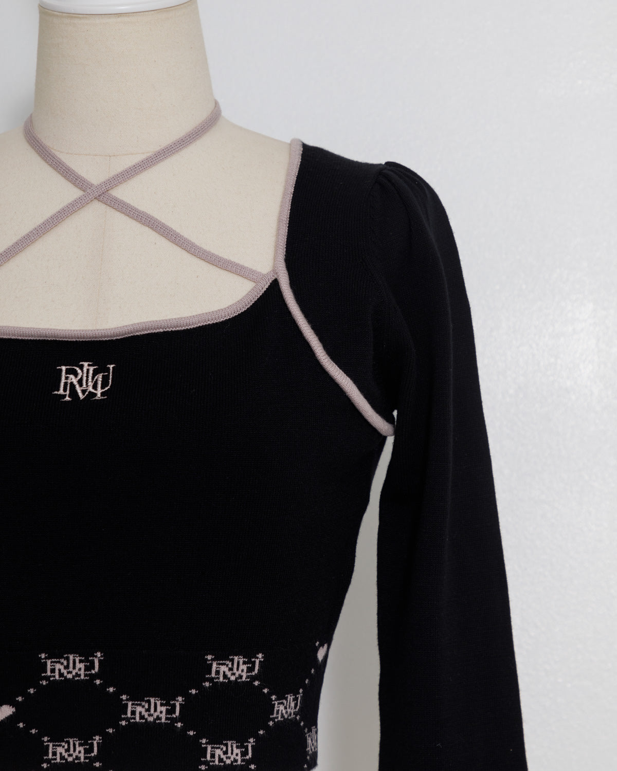 piumモノグラムテープニット