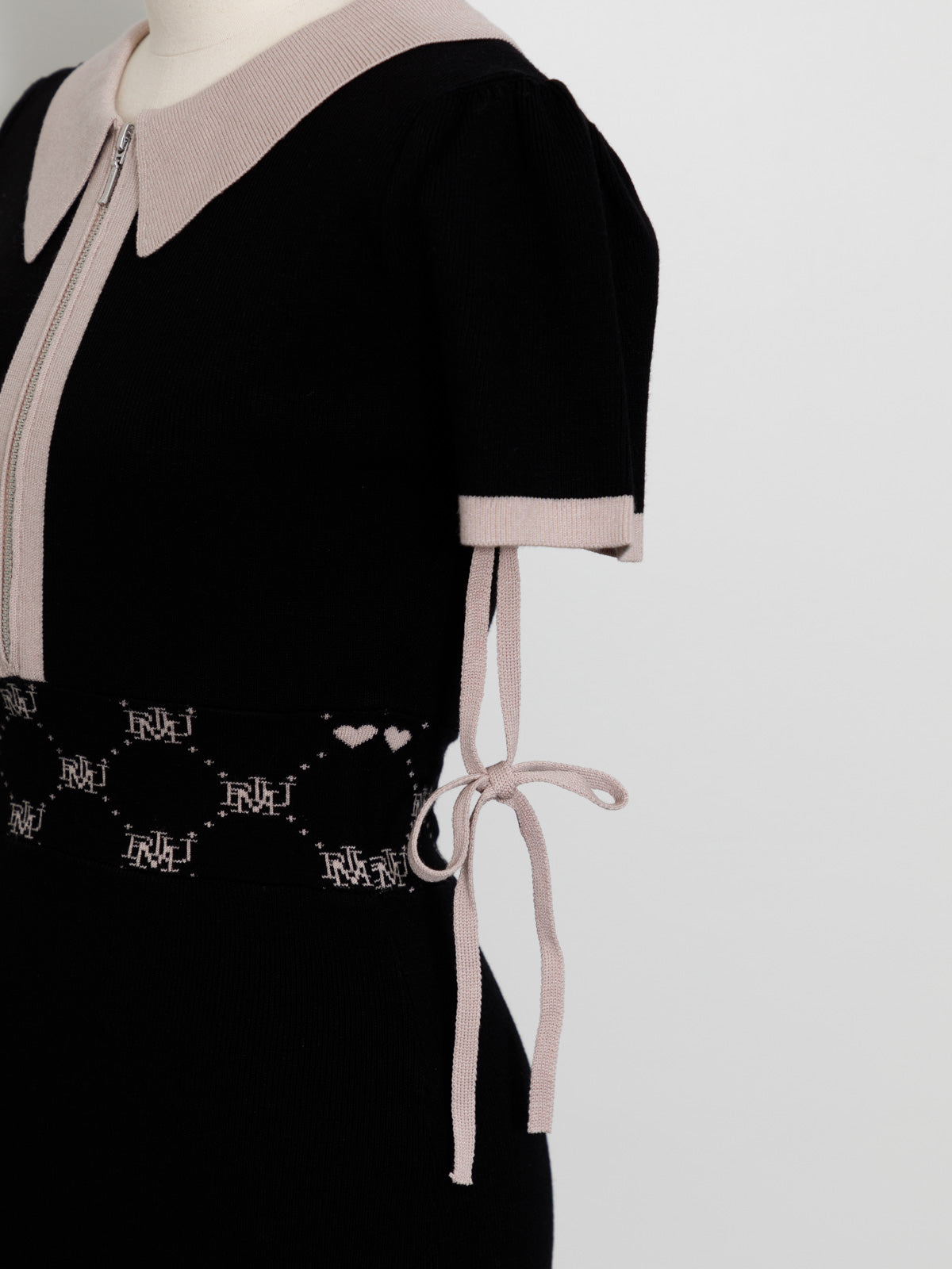 フロントファスナーモノグラムニットワンピ