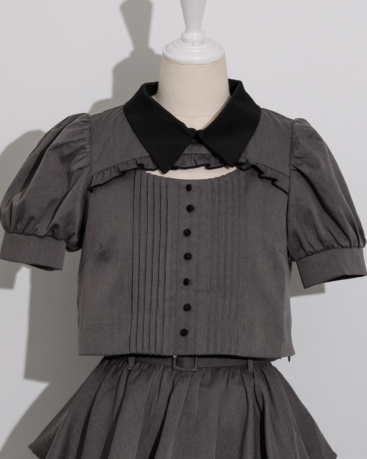 カラー:チャコール