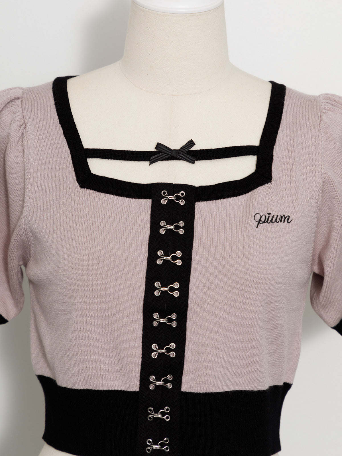 フロントホックリボンテープニット