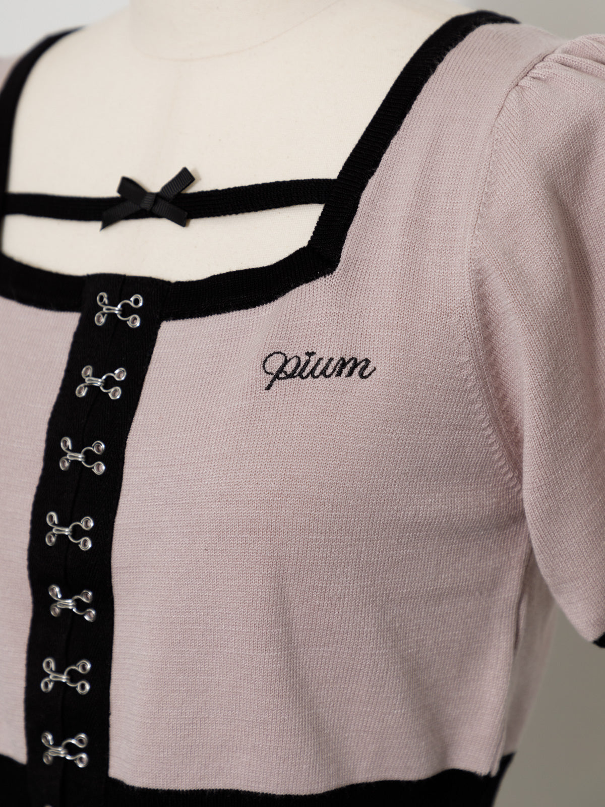 フロントホックリボンテープニット