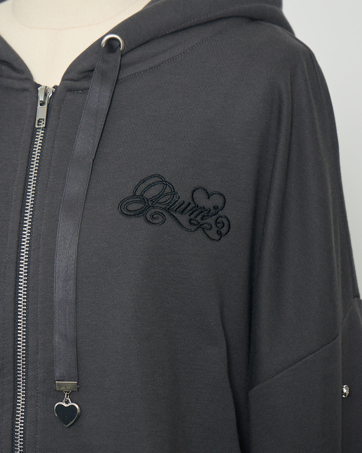 オーバーサイズビジュージップパーカー