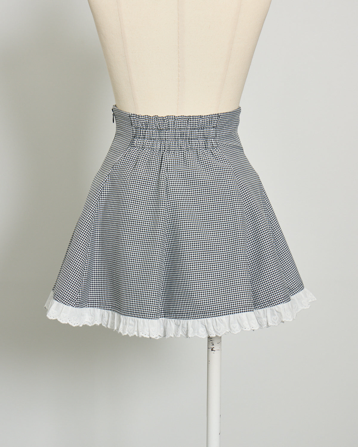 くるみボタンフリルフレアスカート