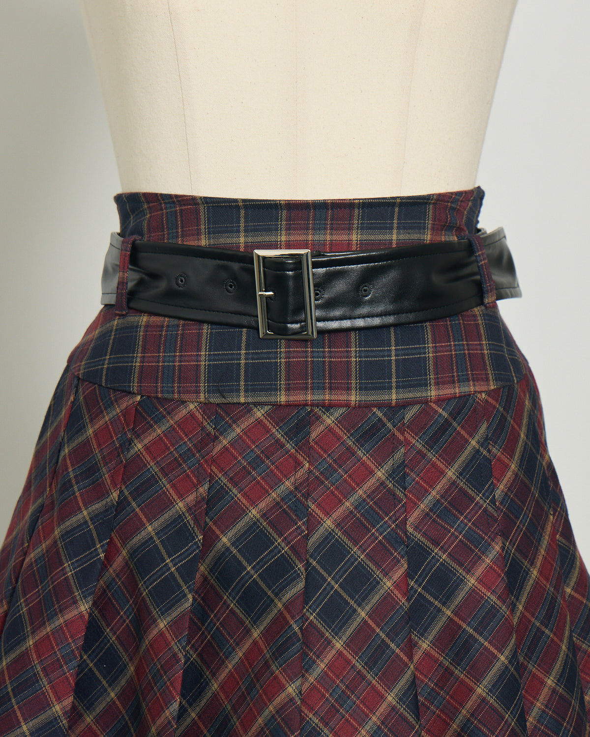 レザーベルト付きフリルプリーツスカート