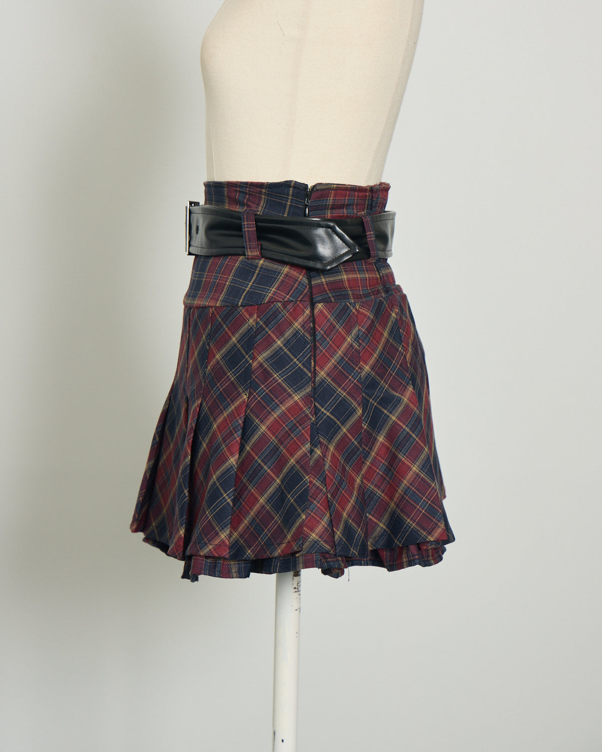 レザーベルト付きフリルプリーツスカート