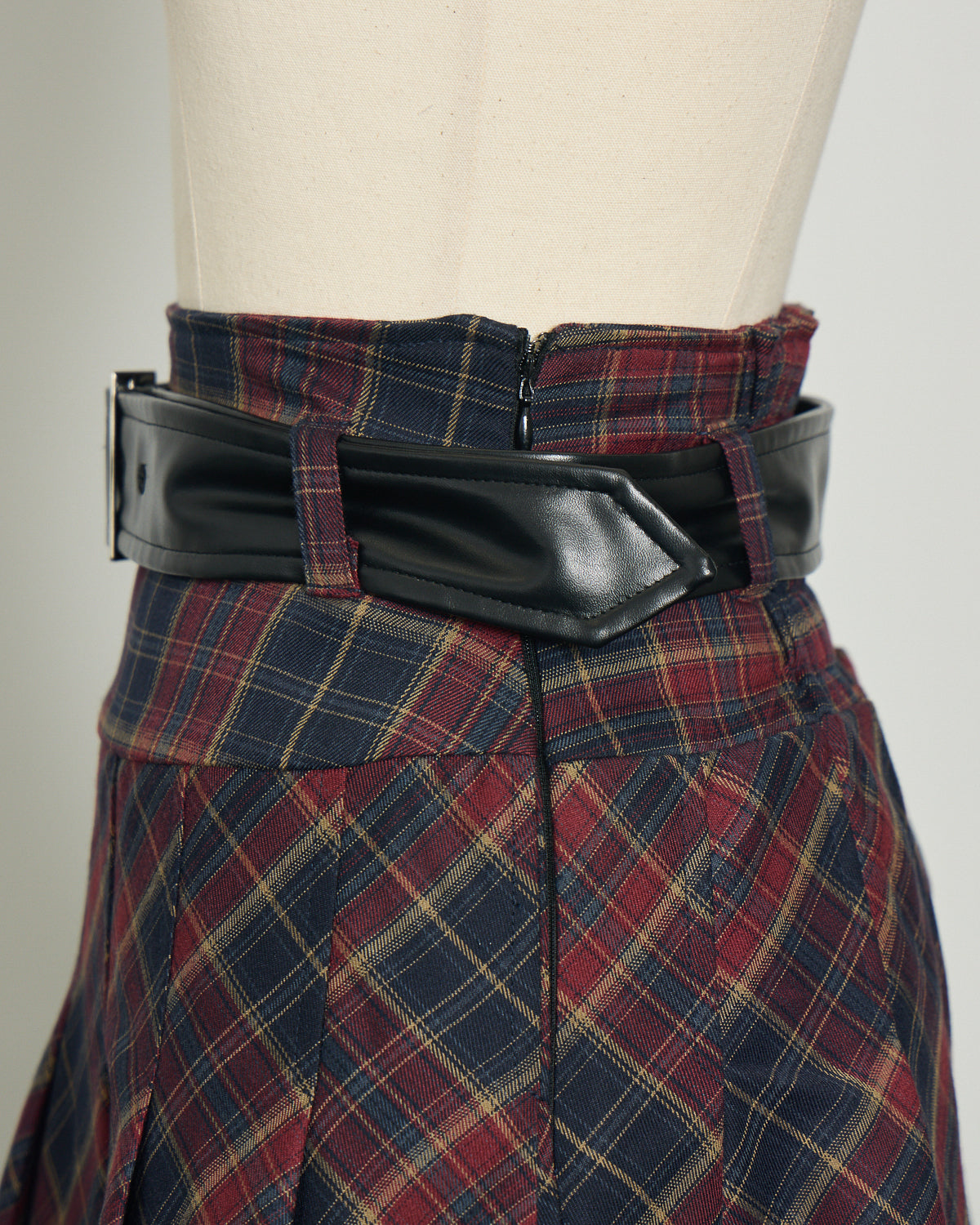 レザーベルト付きフリルプリーツスカート