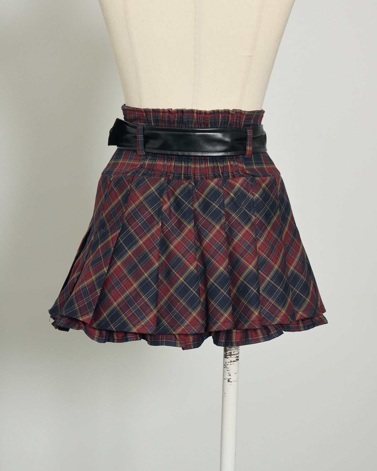 レザーベルト付きフリルプリーツスカート