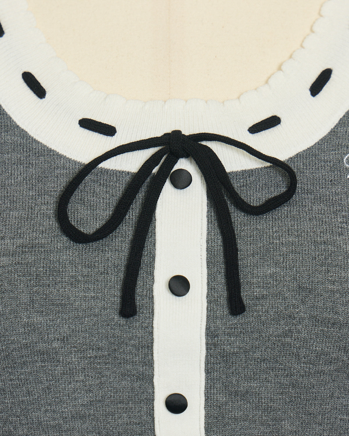 アームウォーマー付きバイカラーリボンニット