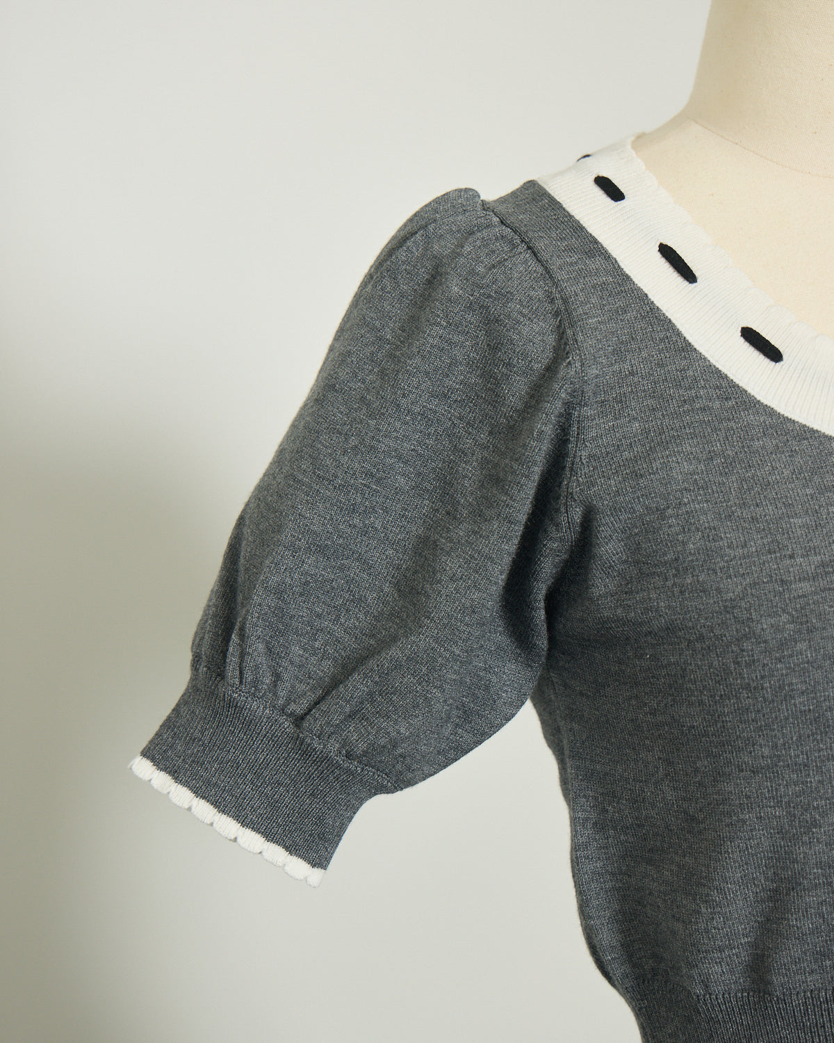 アームウォーマー付きバイカラーリボンニット