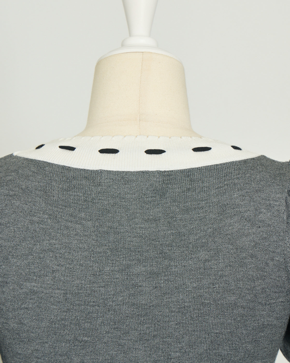 アームウォーマー付きバイカラーリボンニット