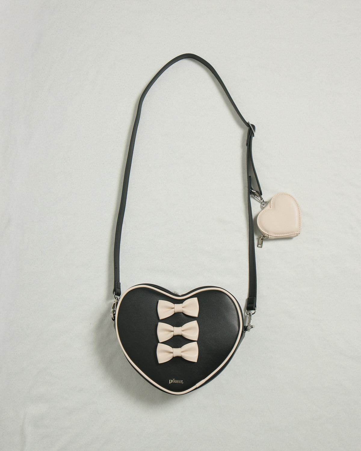 カラー：ブラック×ピンク