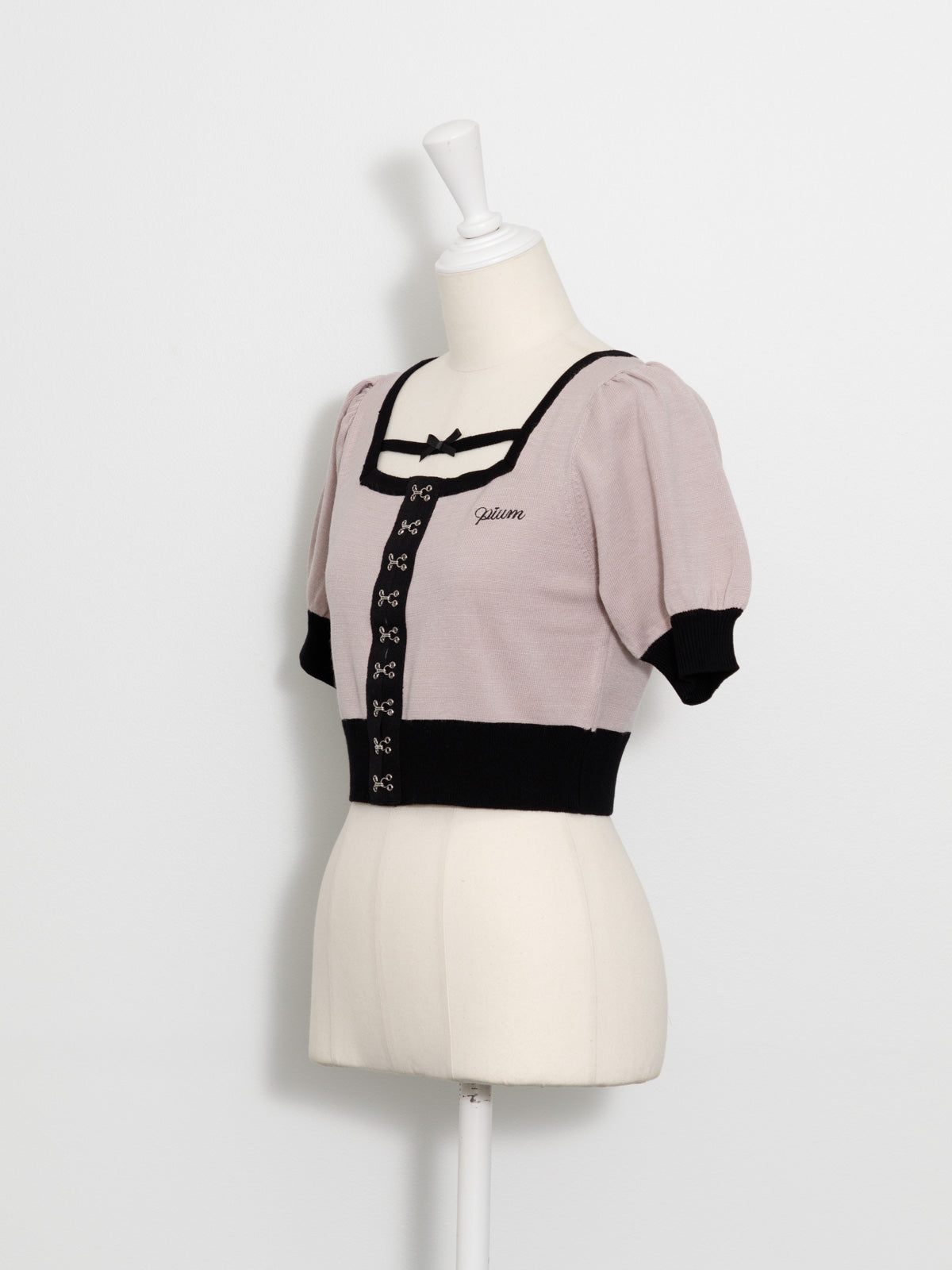 フロントホックリボンテープニット