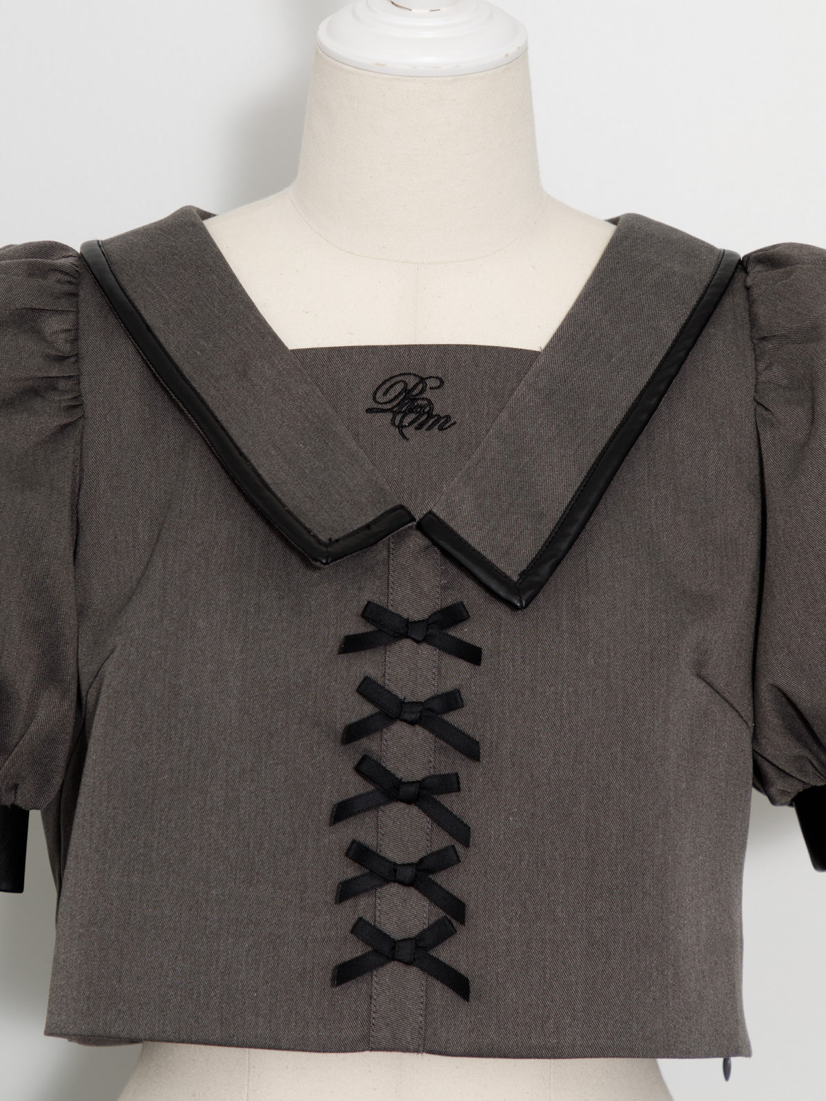 レザーパイピングフロントリボントップス