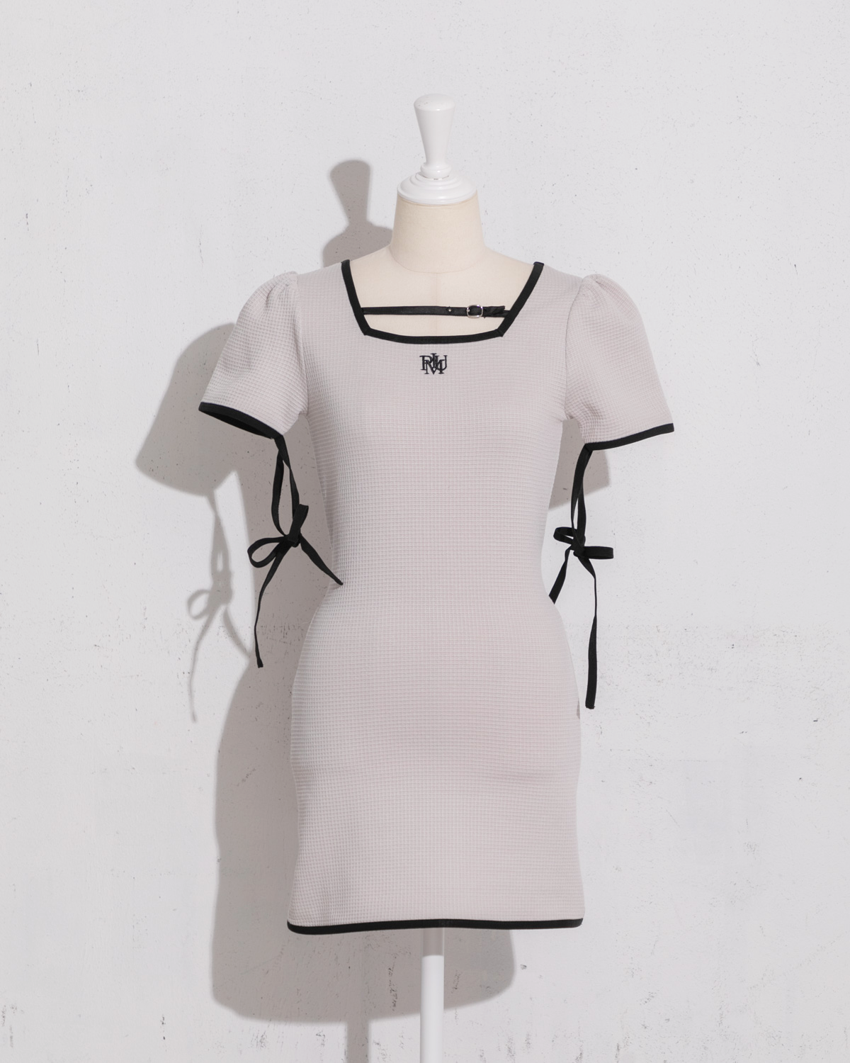 カラー:グレージュ