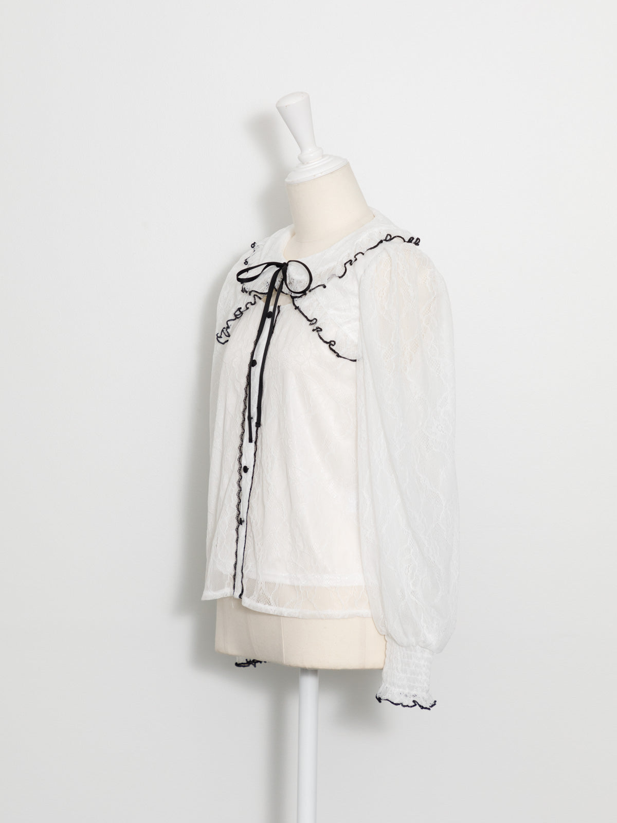 フリルカラーレースケープブラウス