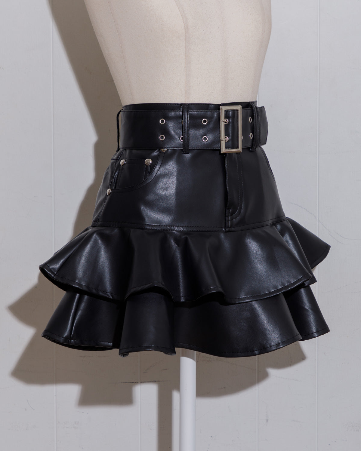 ベルト付きティアードレザースカート