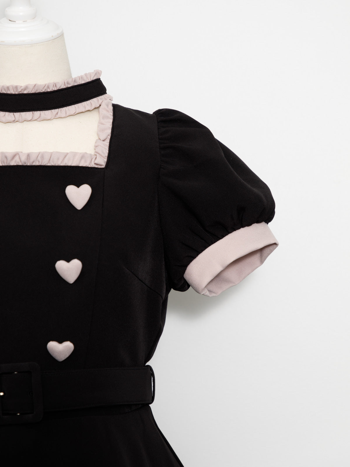 チョーカーフリルハートボタンセットアップ