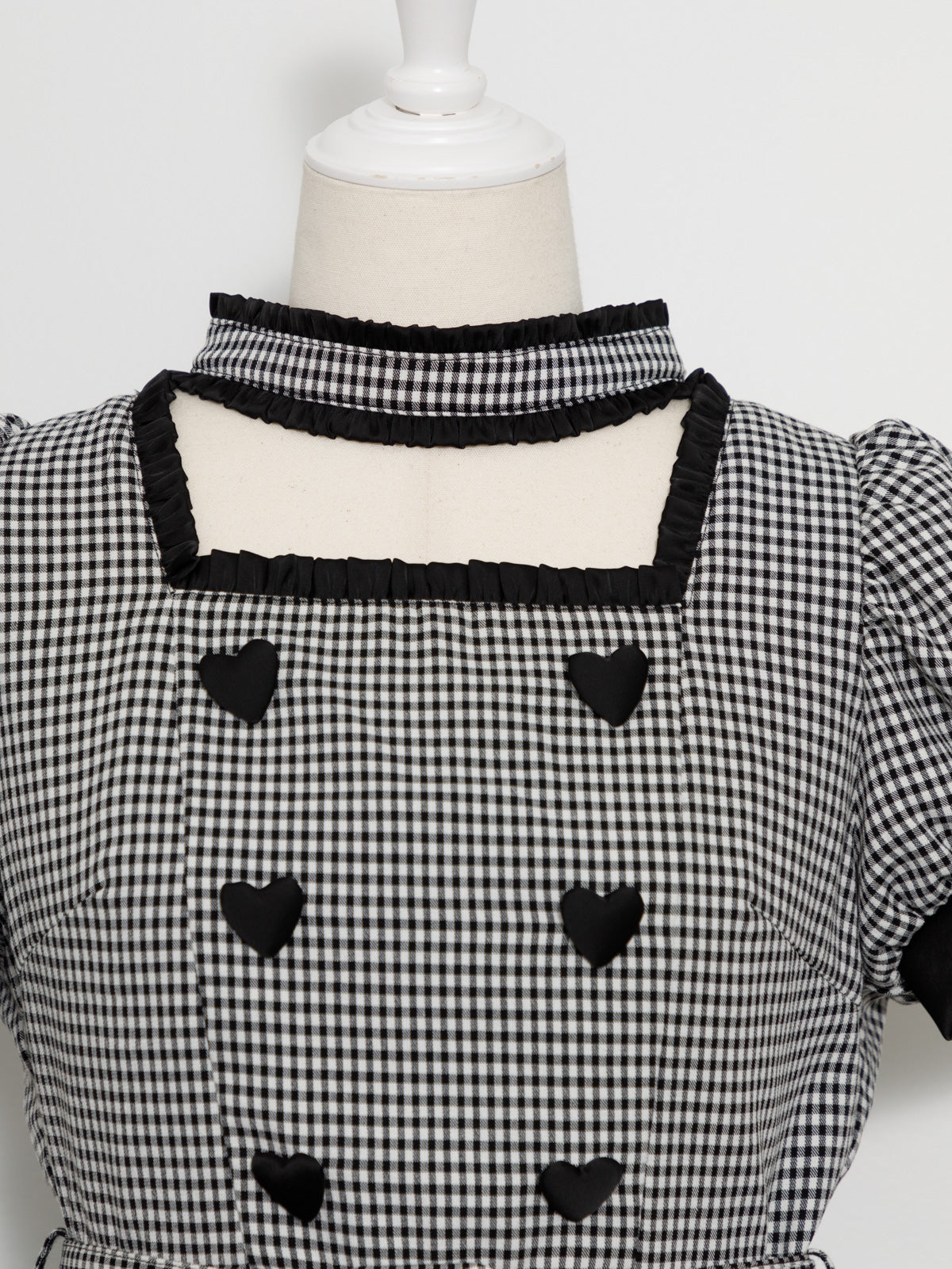 チョーカーフリルハートボタンセットアップ