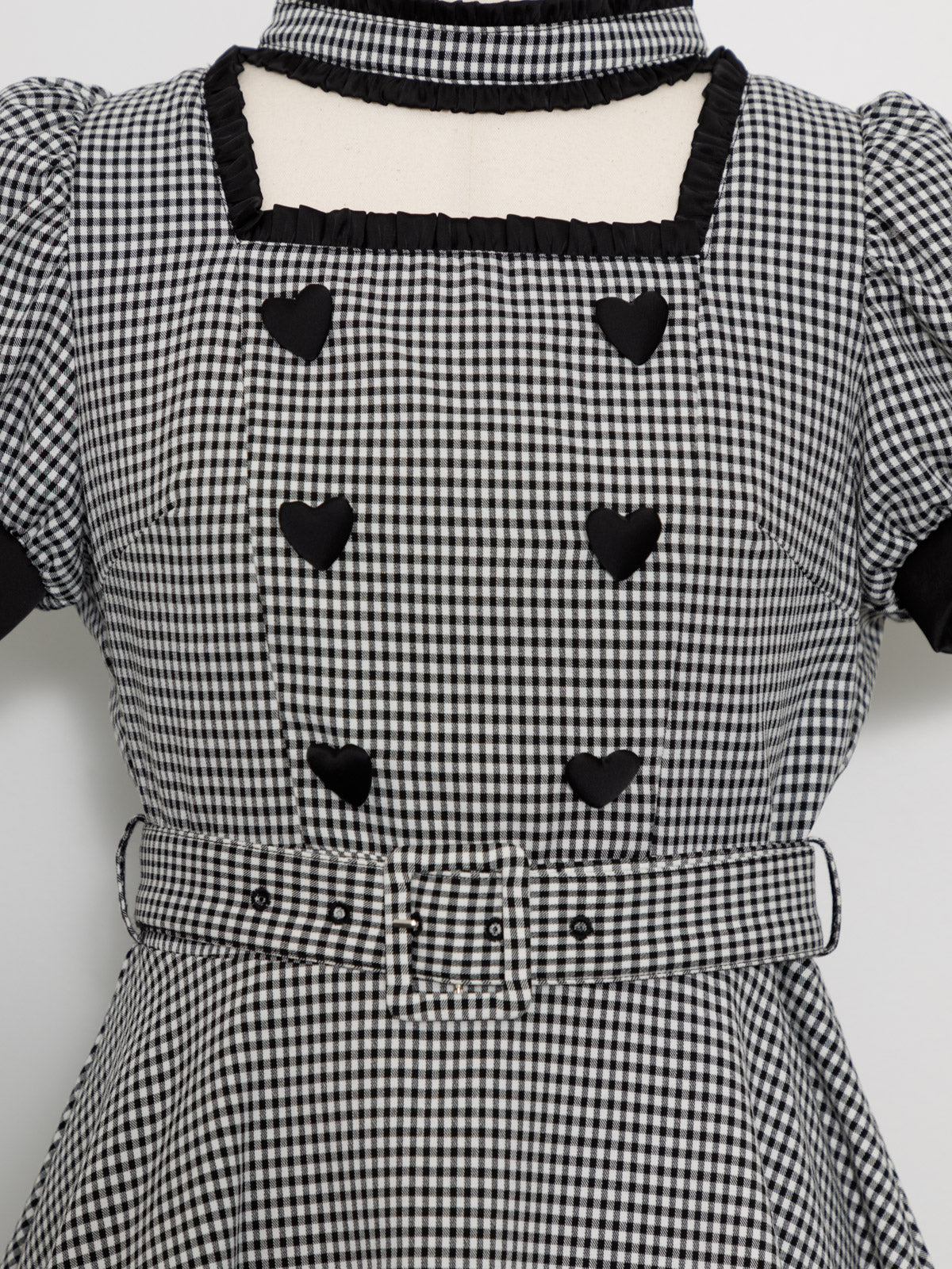 チョーカーフリルハートボタンセットアップ