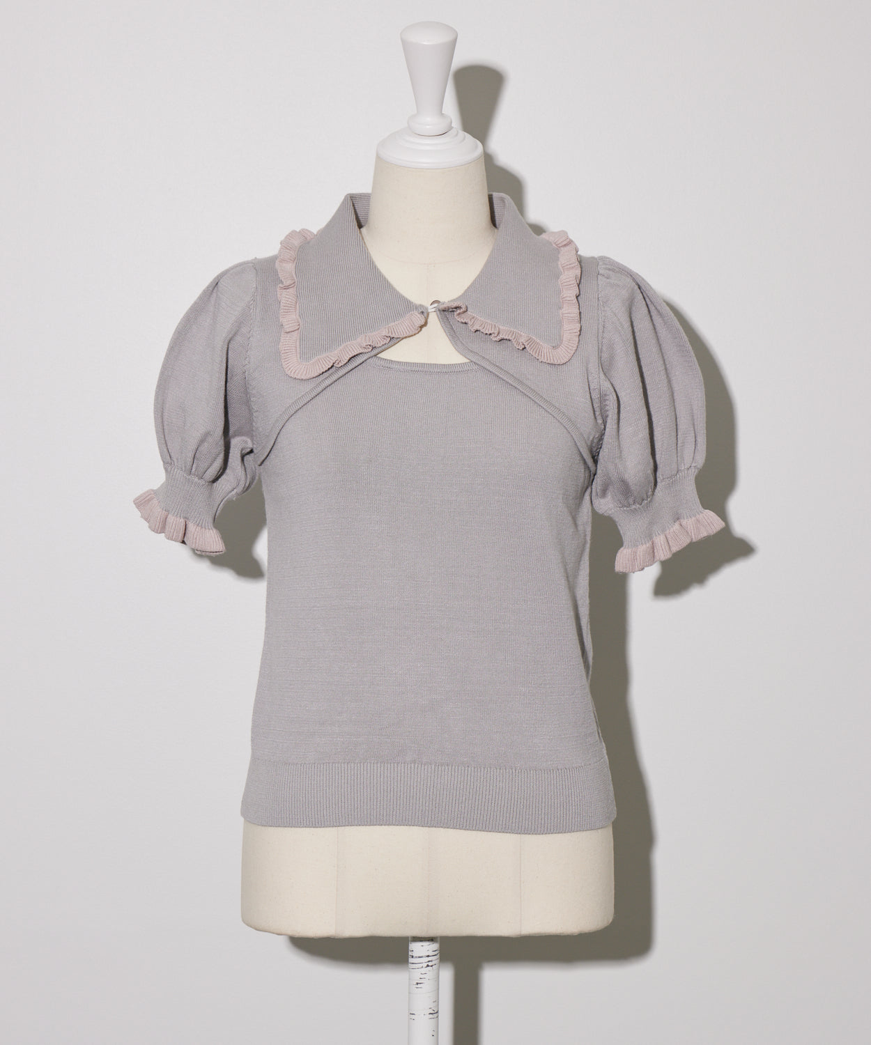 フリルカラーカットアウトニット