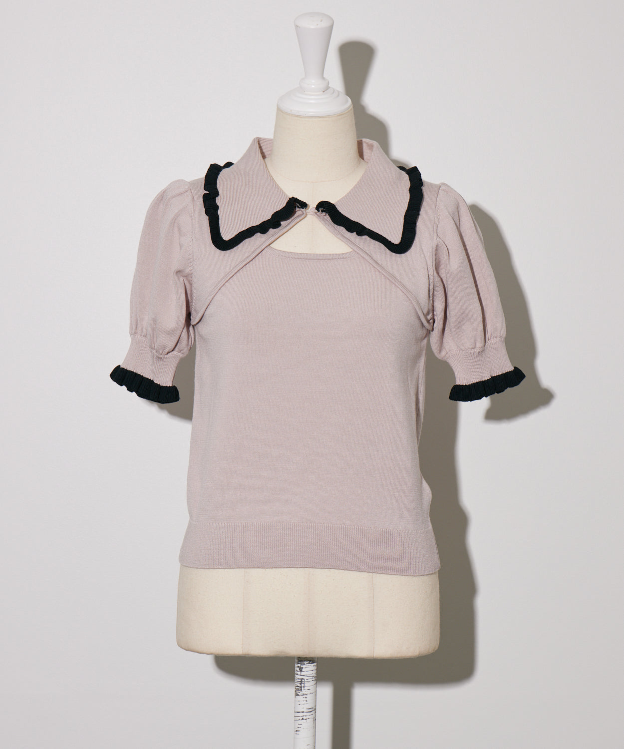 フリルカラーカットアウトニット