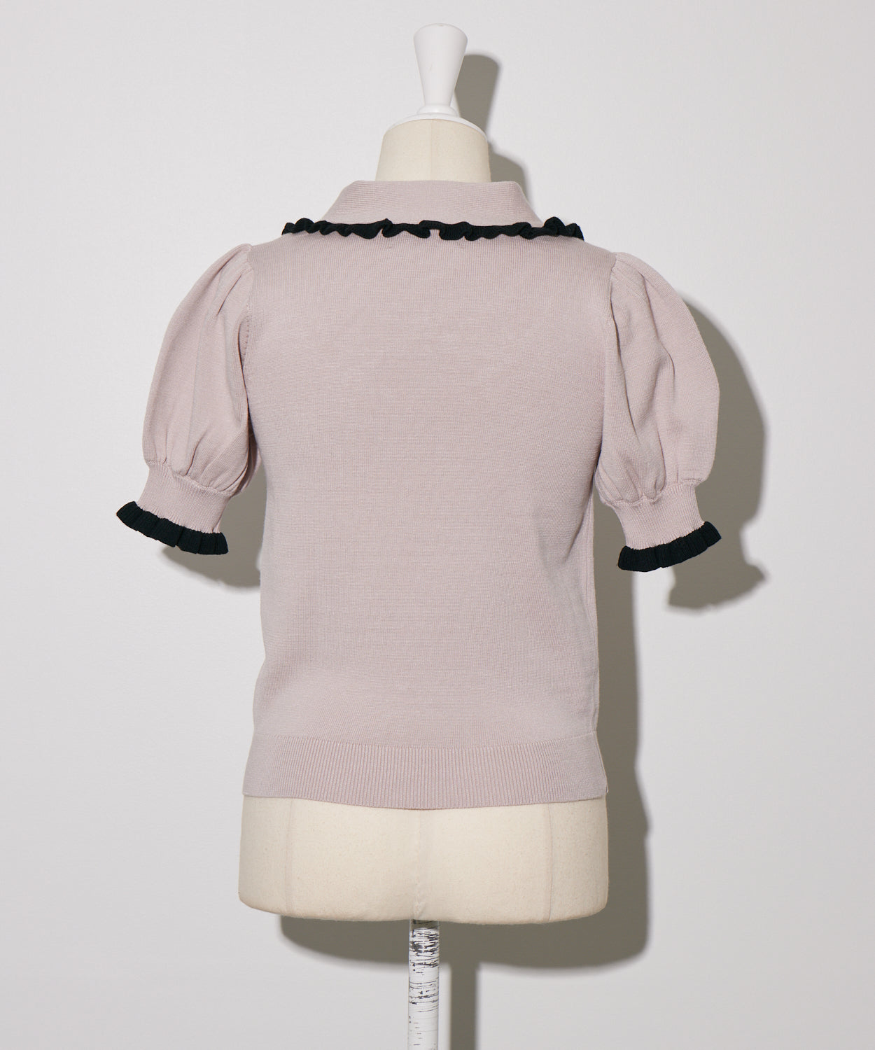 フリルカラーカットアウトニット