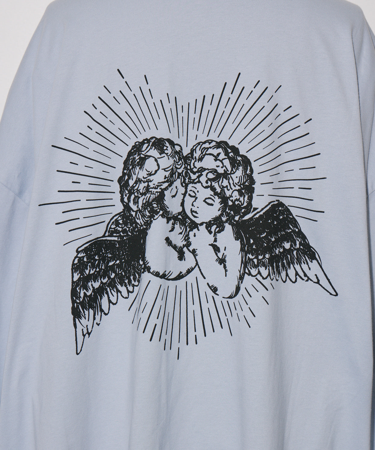 いたずら天使のオーバーサイズロングTシャツ