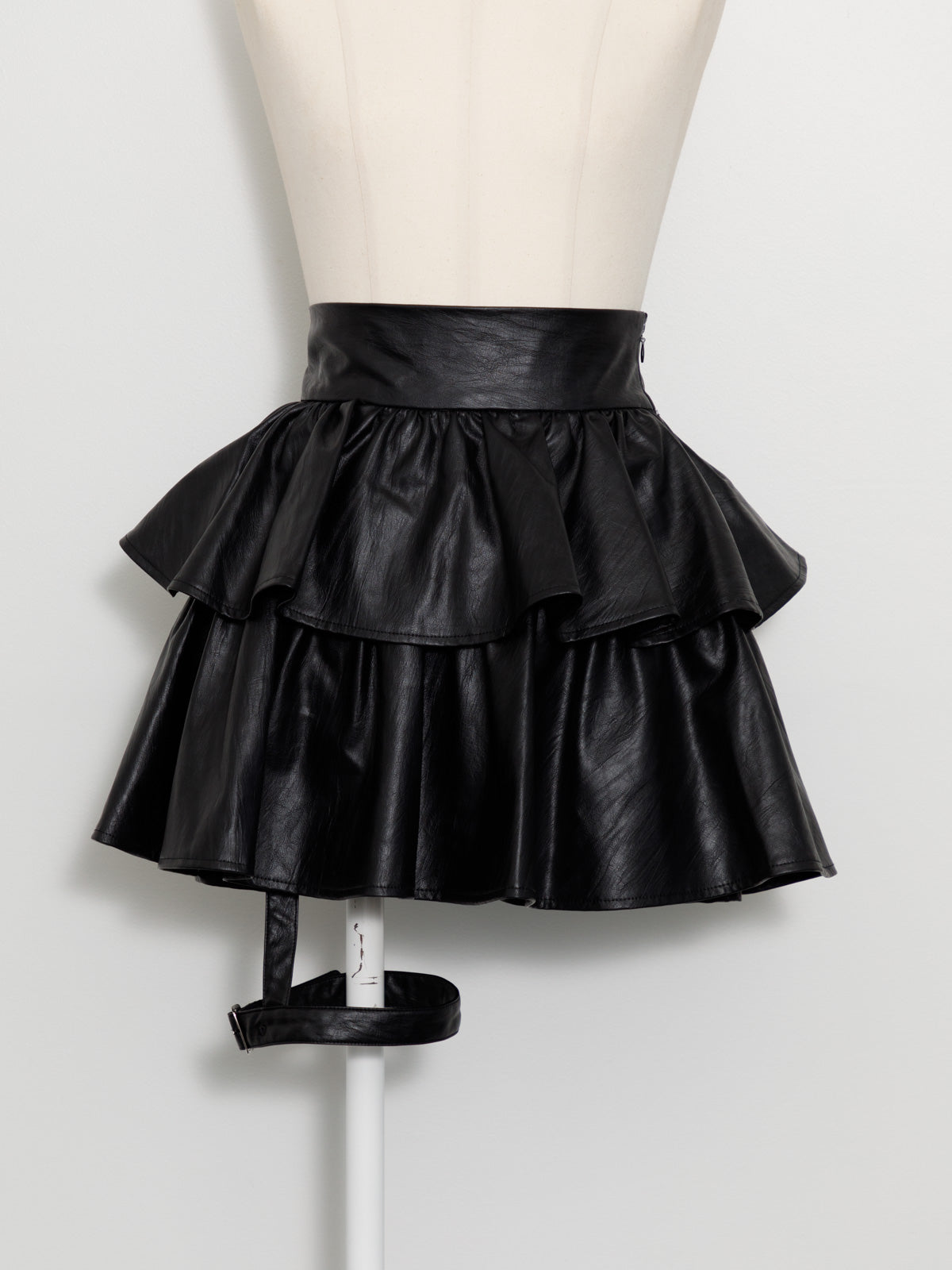 カラー:ブラックレザー