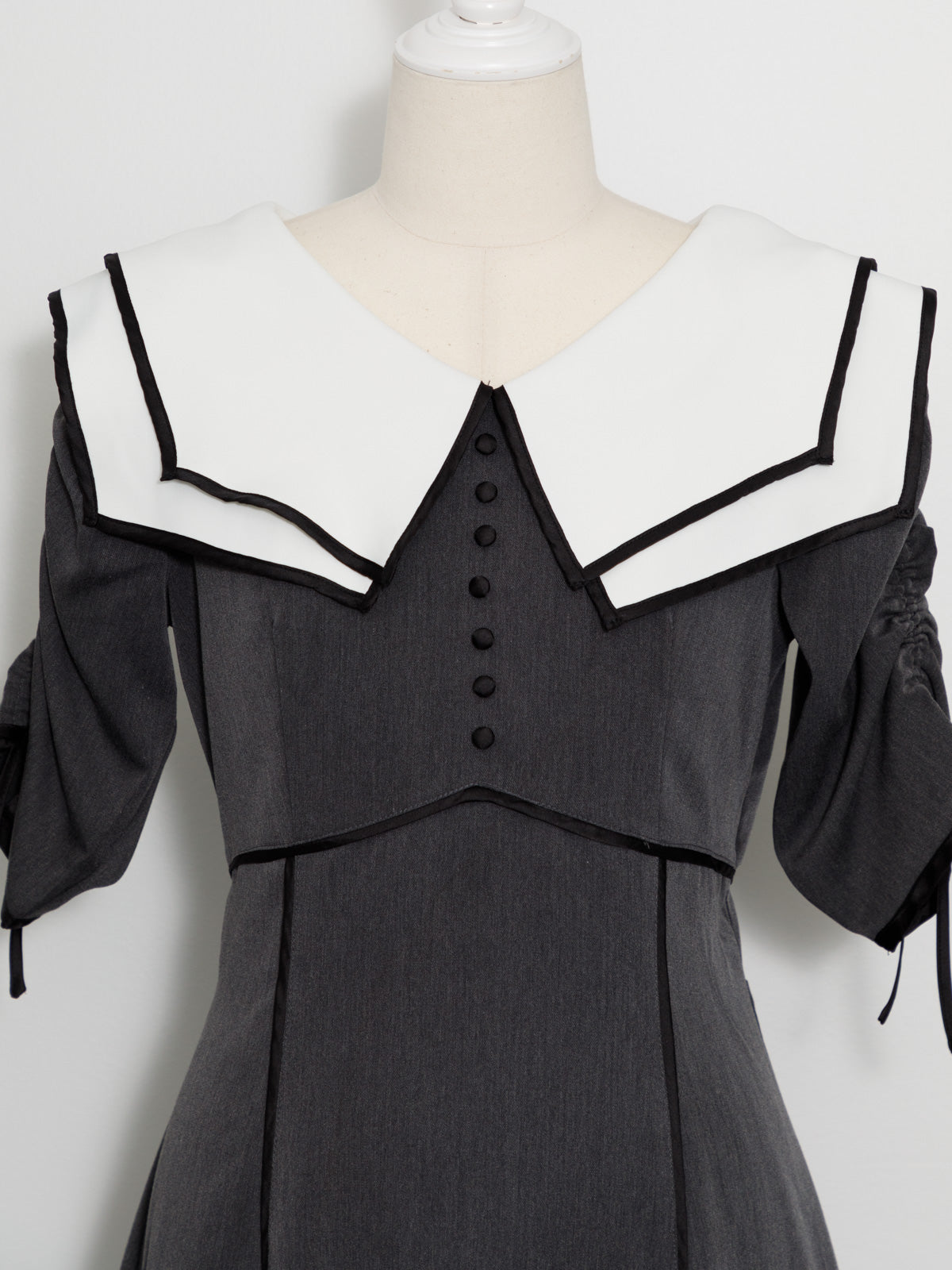 パイピングカラーロングワンピース