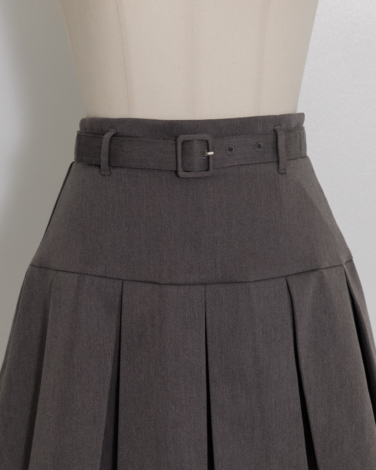 ベルト付きプリーツレースミニスカート