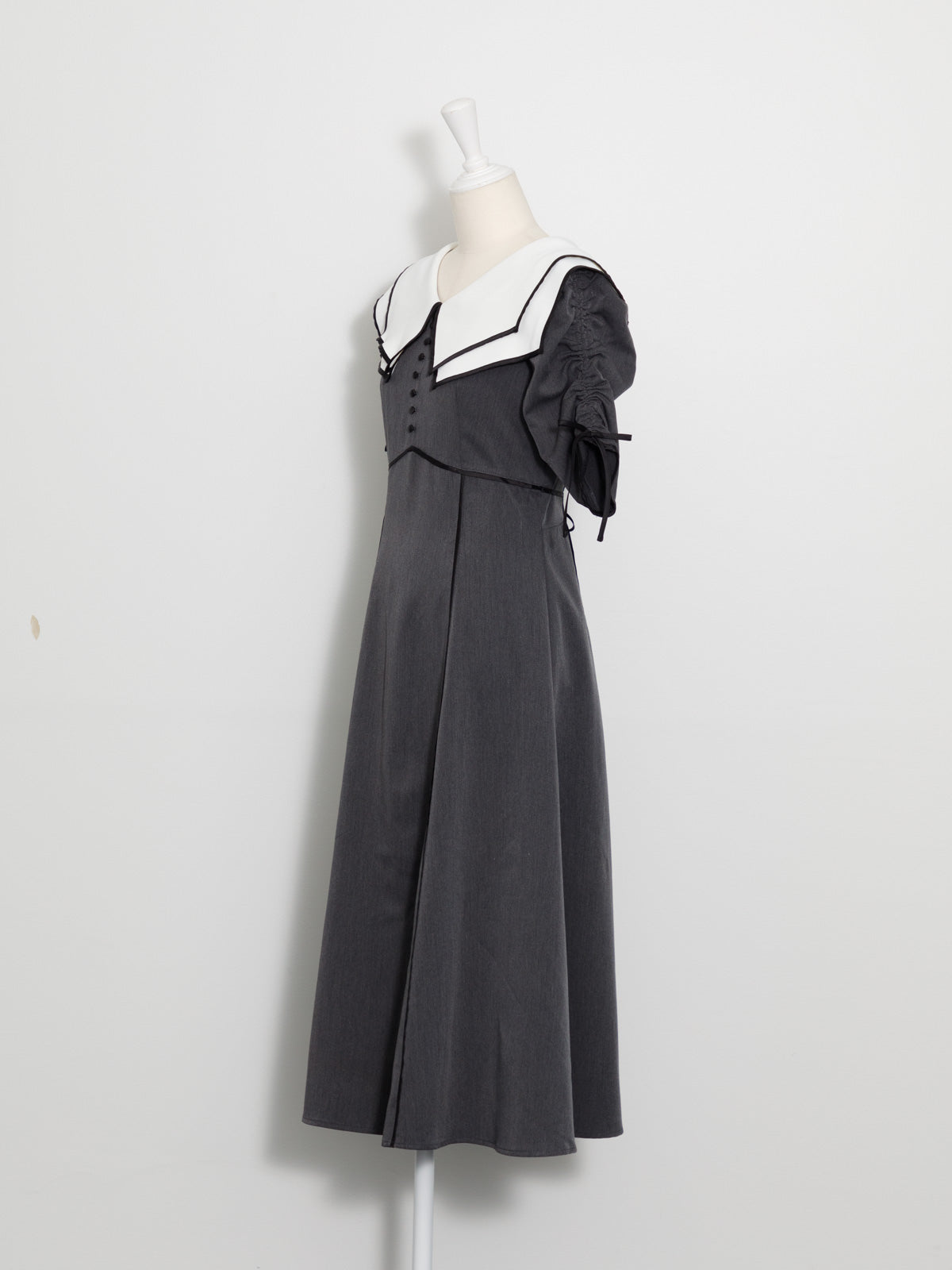 パイピングカラーロングワンピース