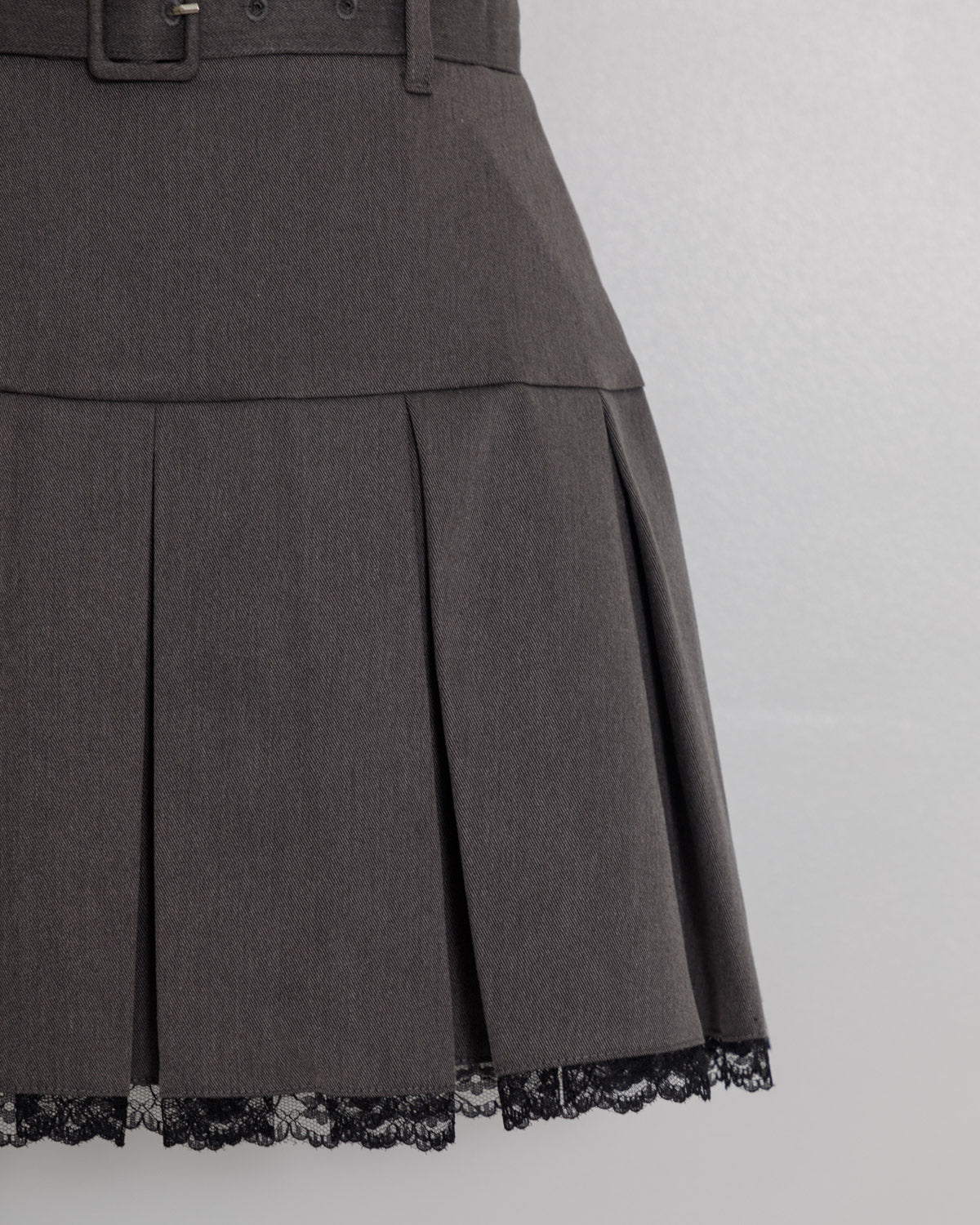 ベルト付きプリーツレースミニスカート