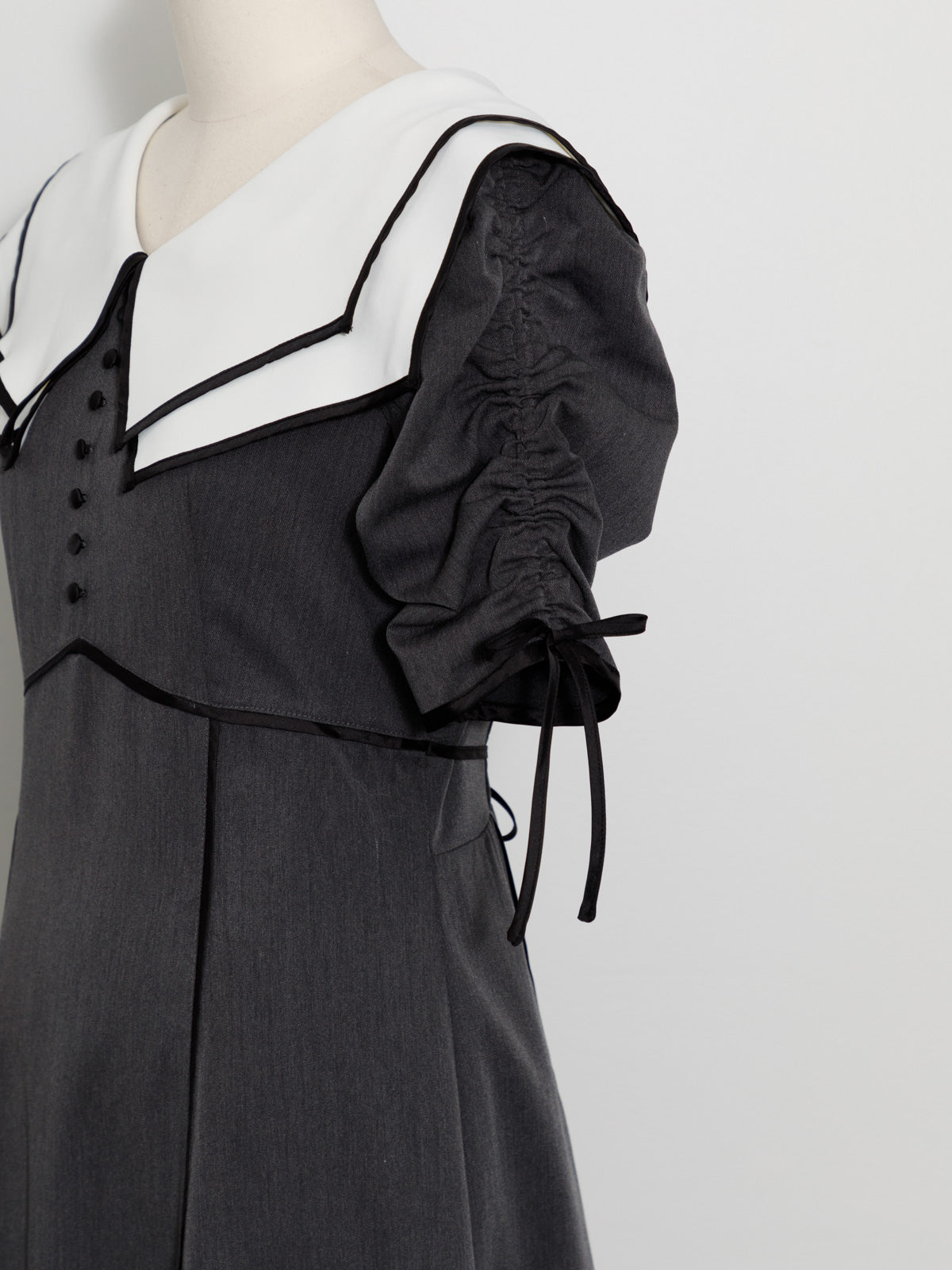 パイピングカラーロングワンピース