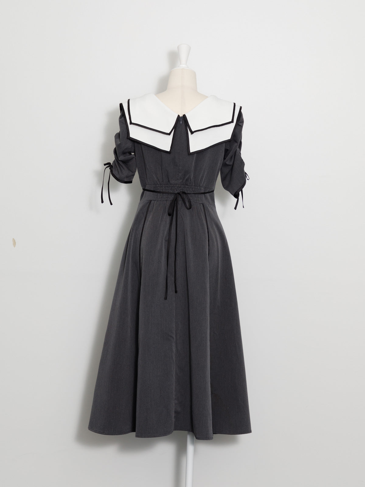 パイピングカラーロングワンピース