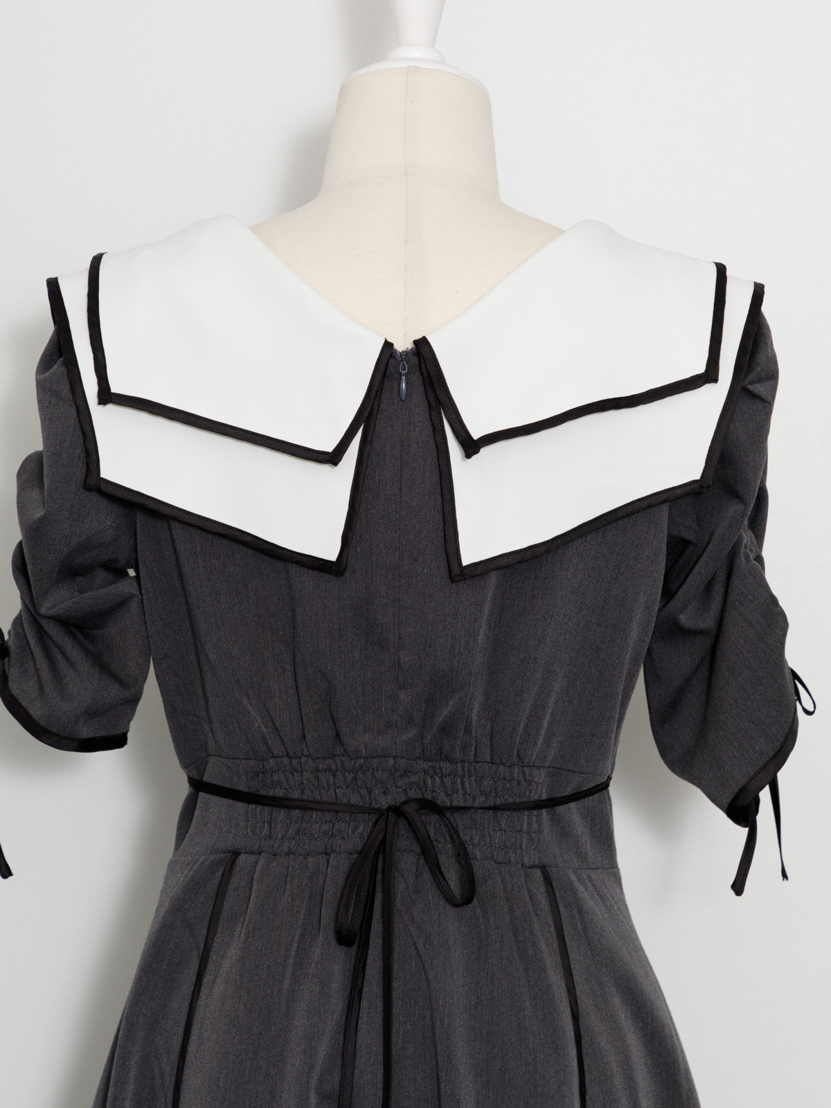 パイピングカラーロングワンピース