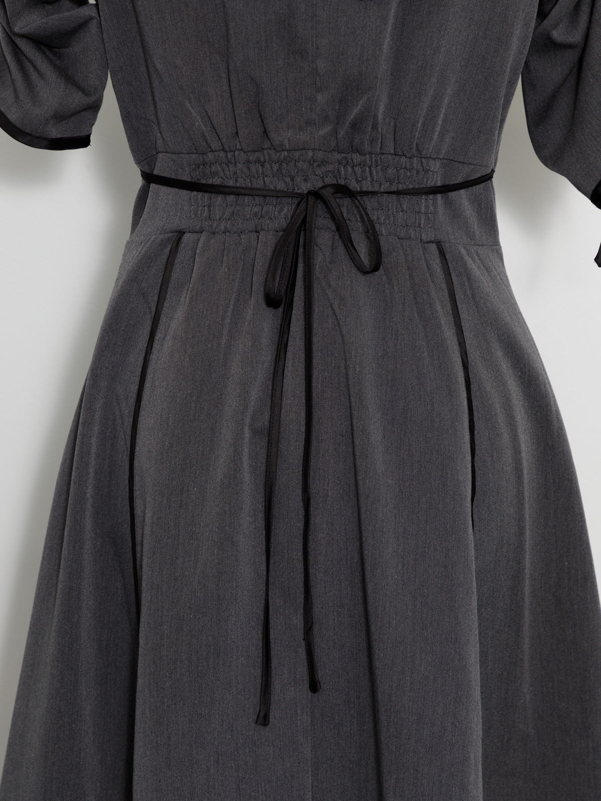 パイピングカラーロングワンピース