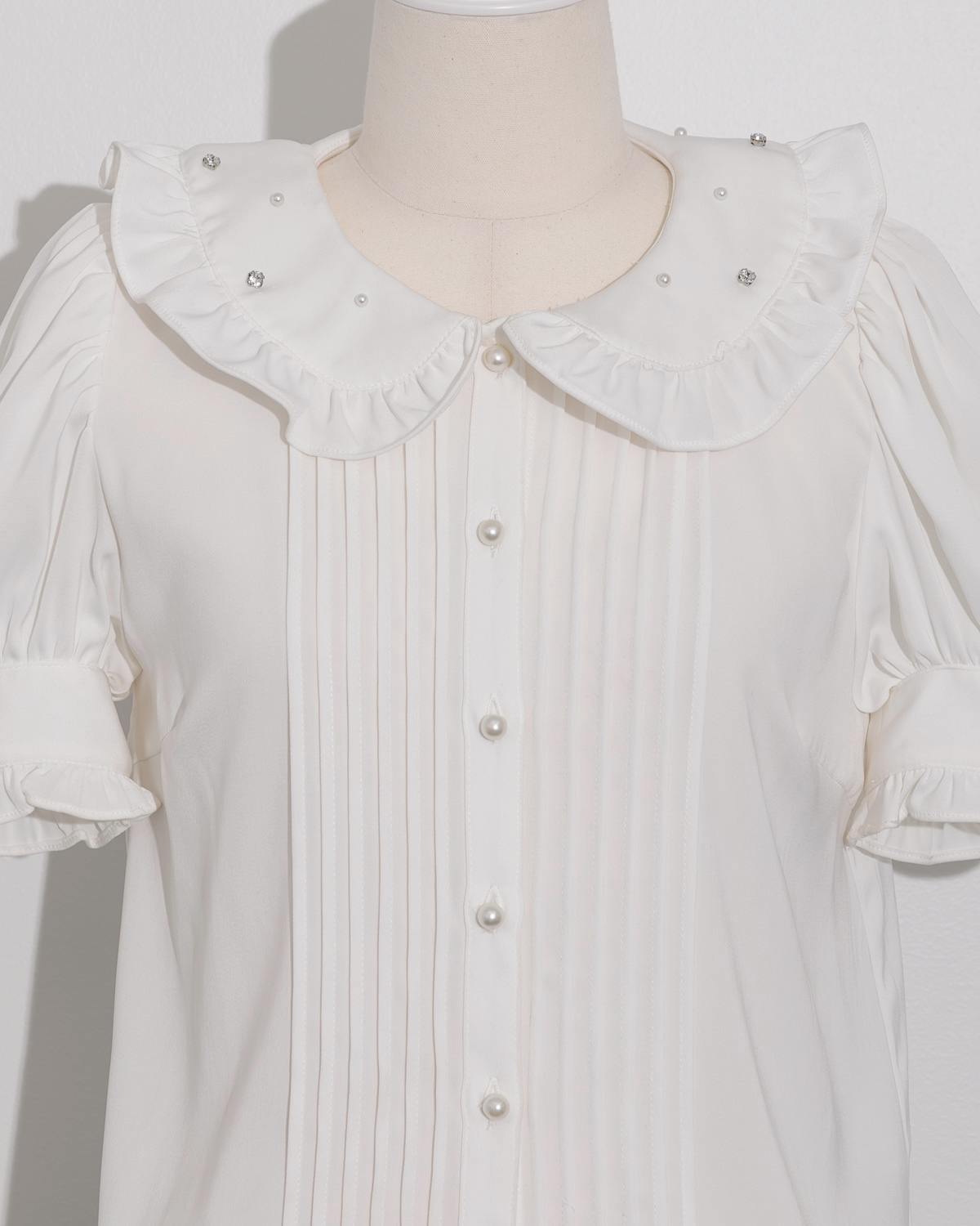 ビジューカラーパフスリーブブラウス