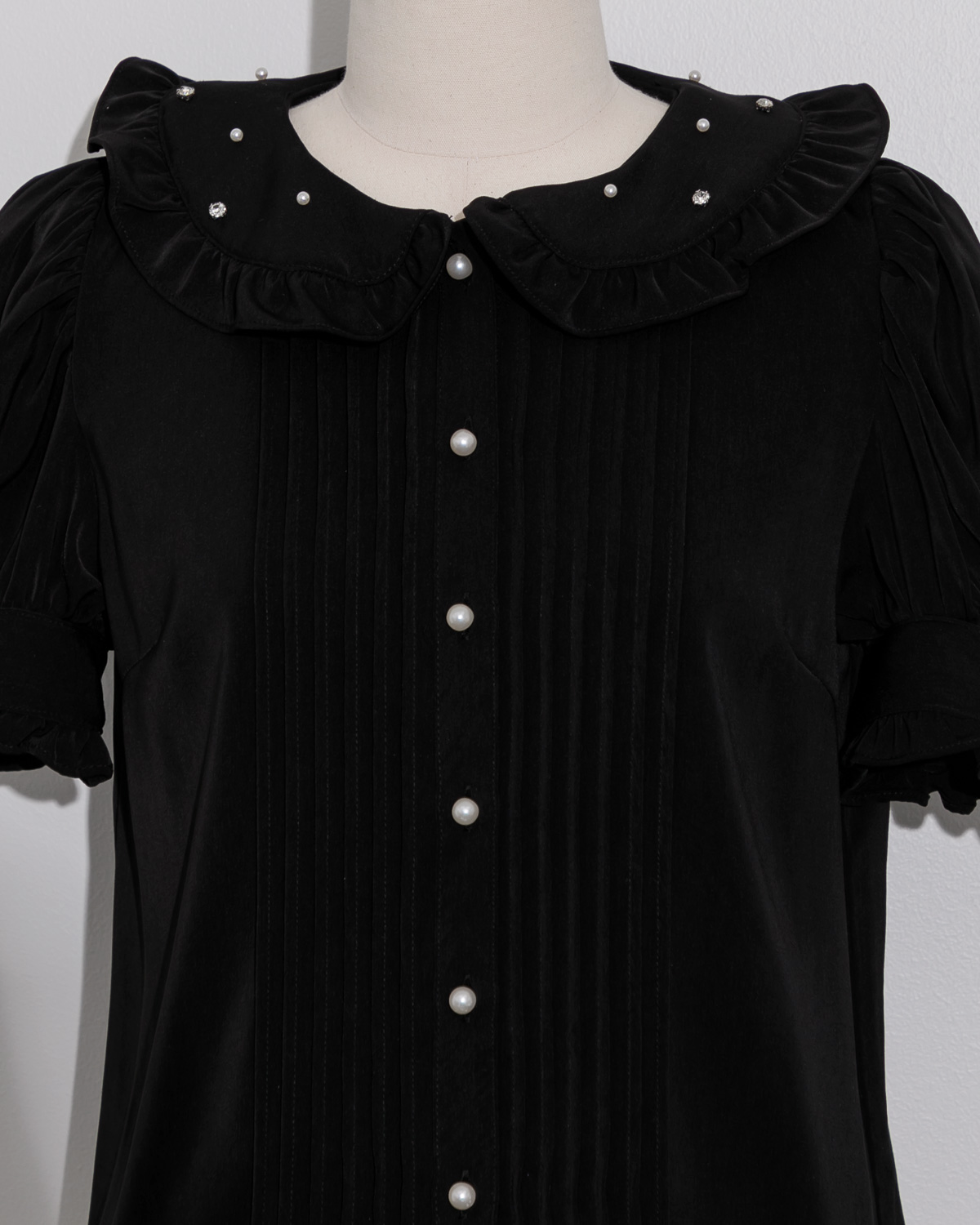 ビジューカラーパフスリーブブラウス