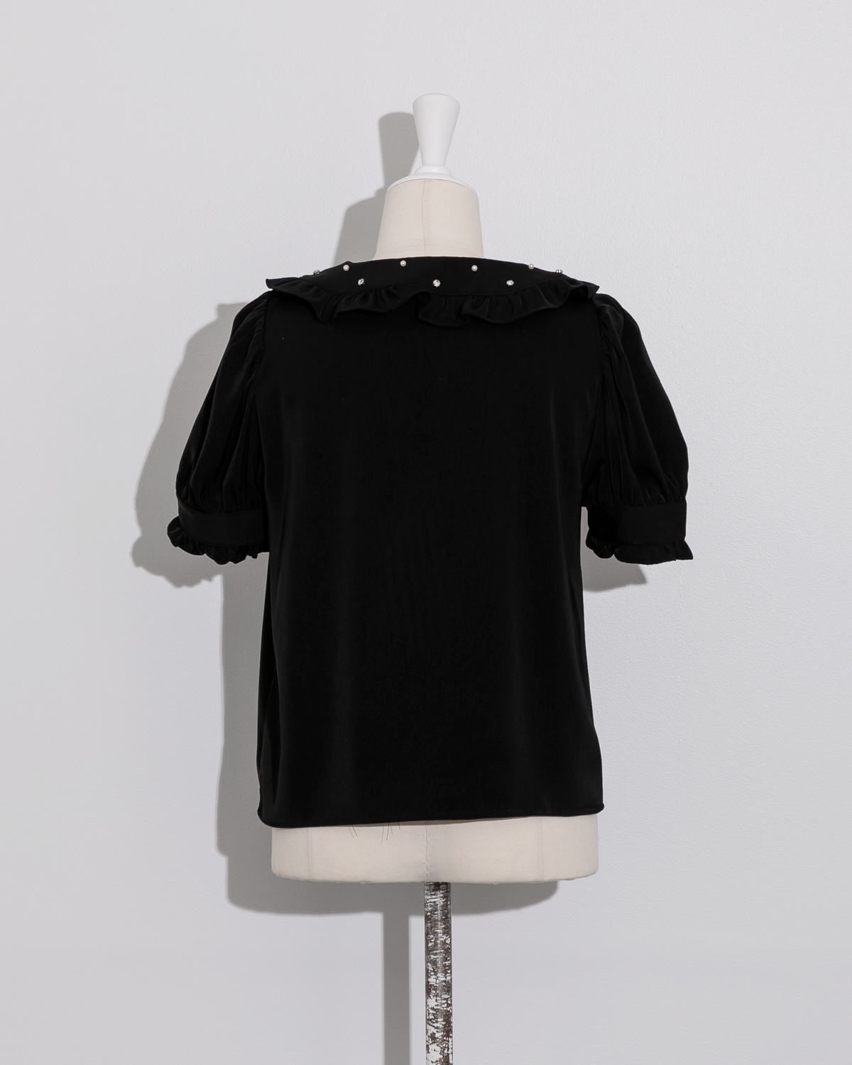 ビジューカラーパフスリーブブラウス