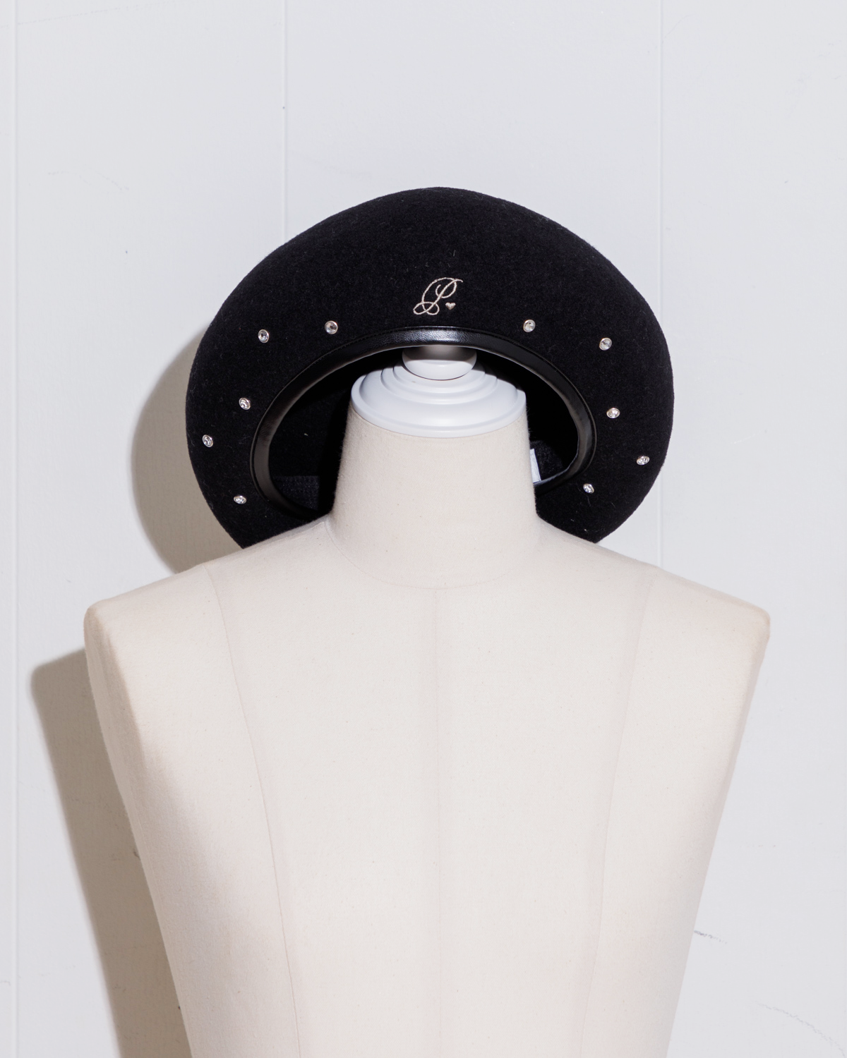 piumロゴビジュースタッズベレー piumロゴビジュースタッズベレー