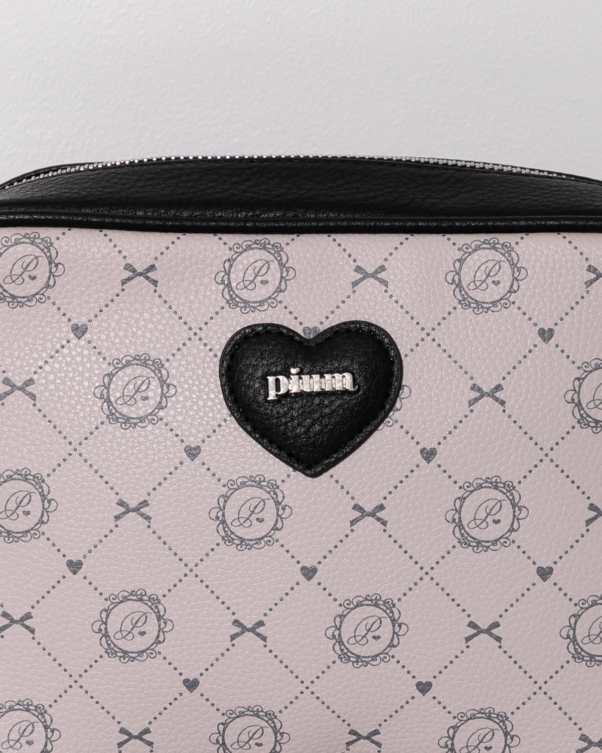 ハートポーチ付きモノグラムスクエアポシェット