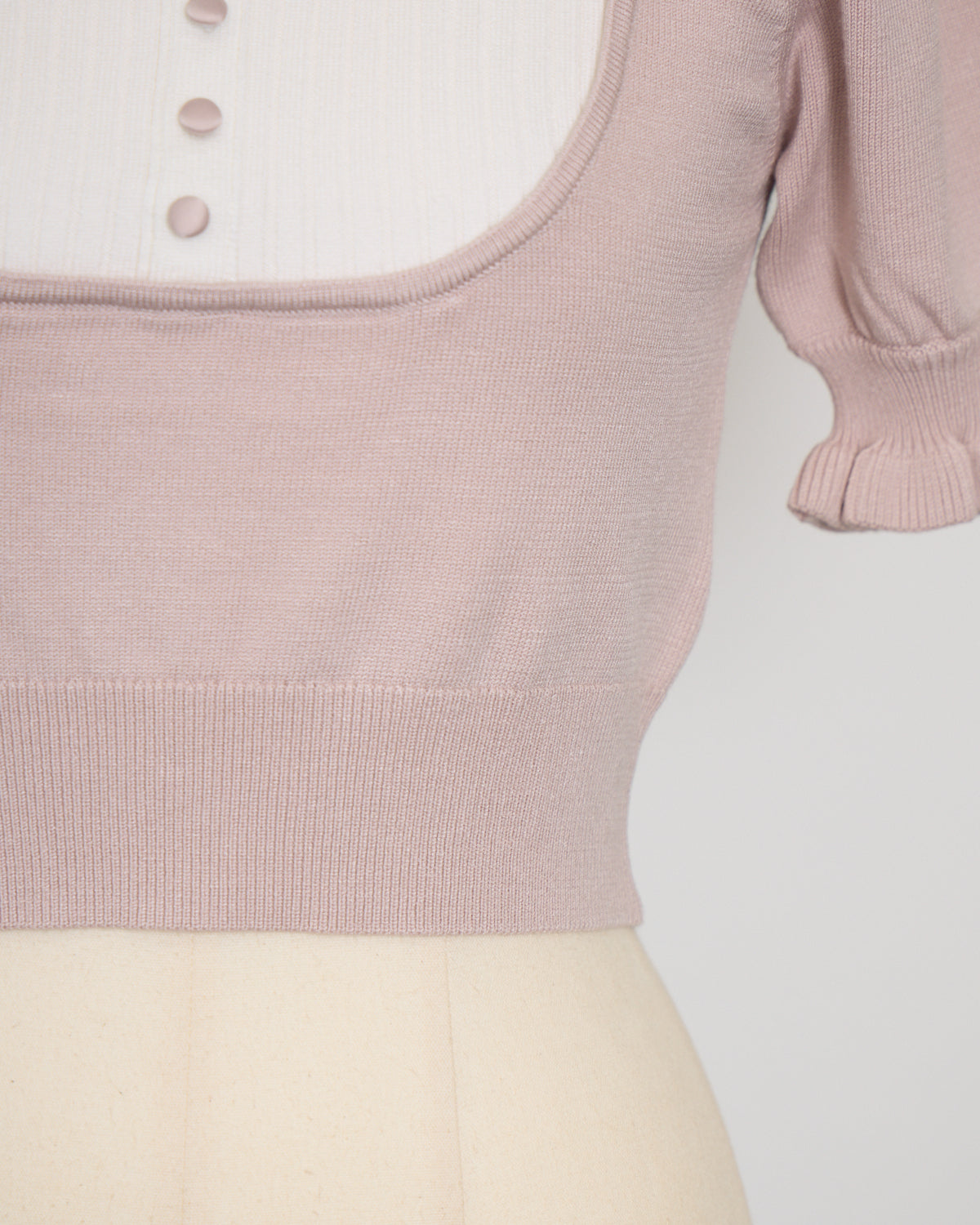 チョーカーフリルヨーク切替ニット